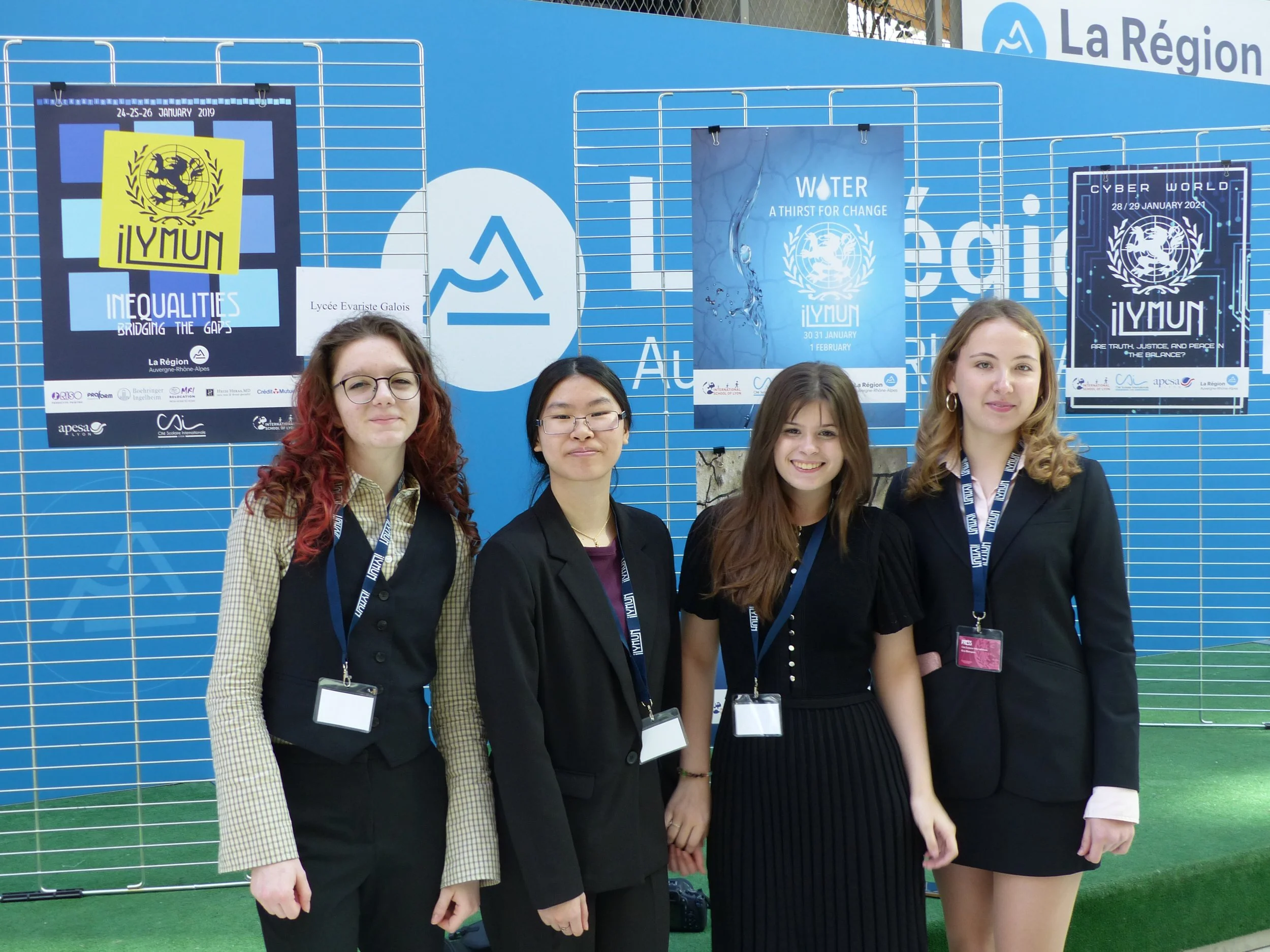 Group of girls(1).JPG