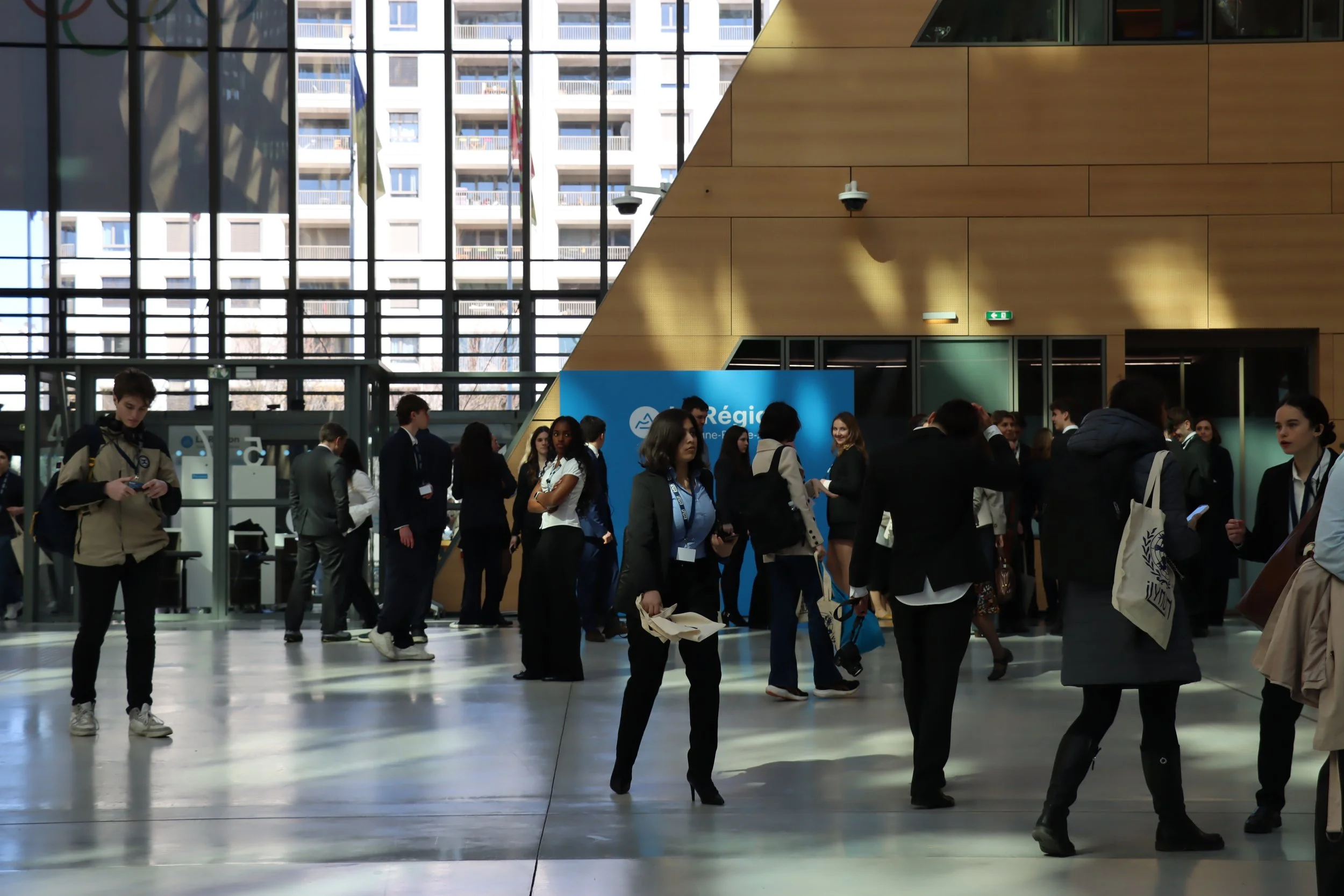 Schools arriving .JPG