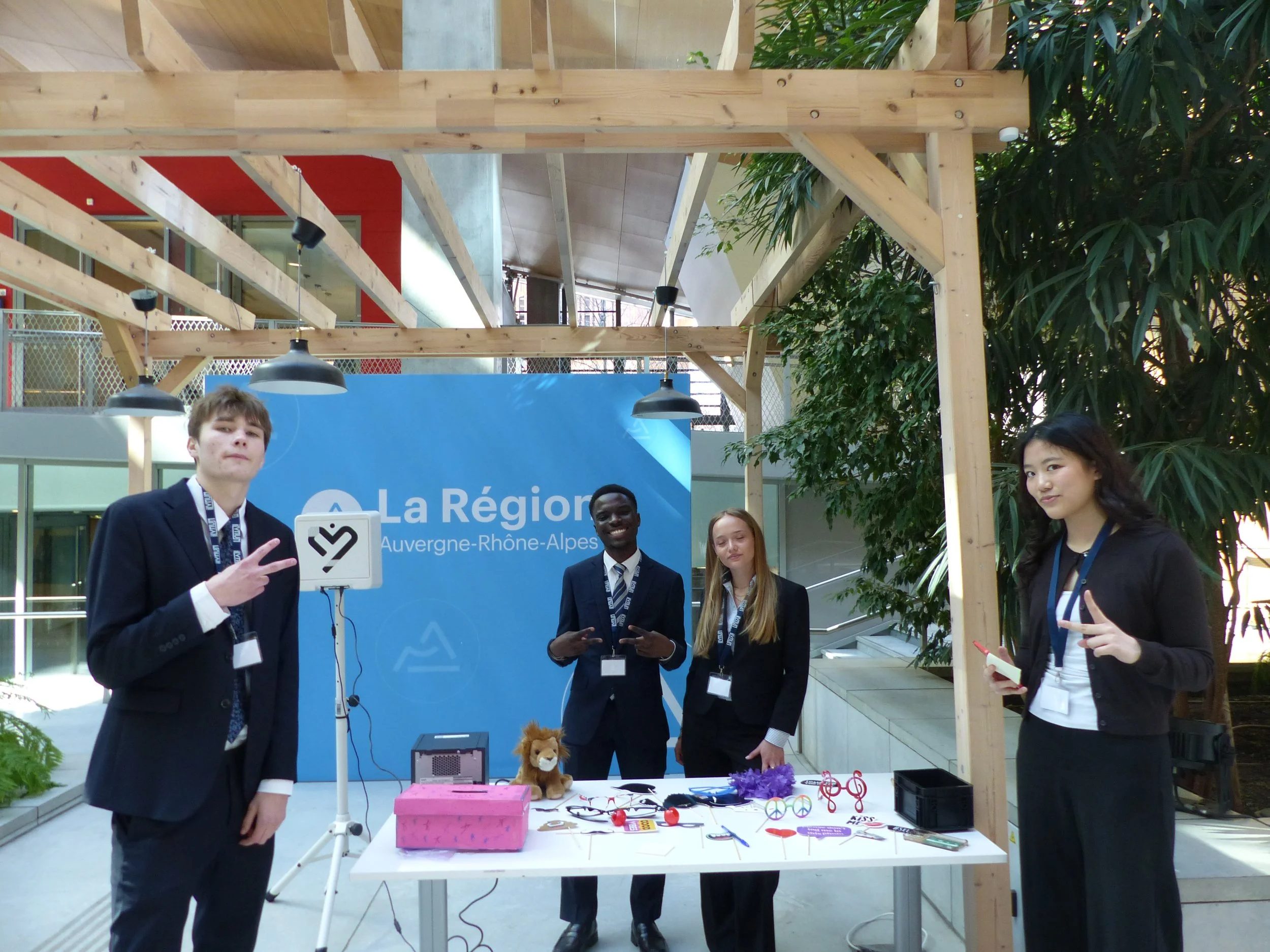 Many people at photobooth.JPG