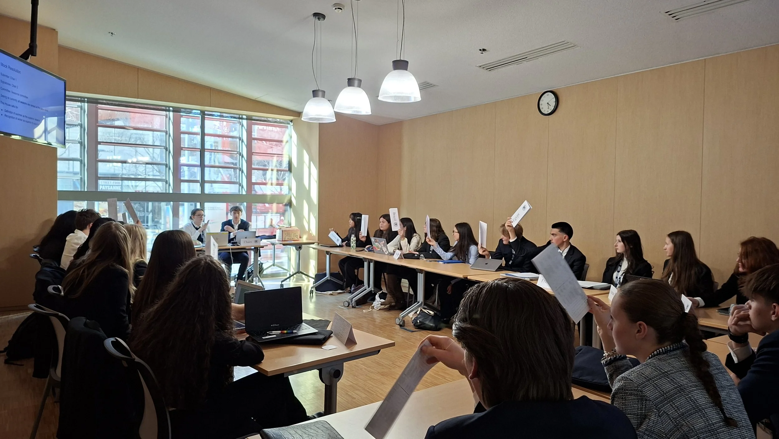 Delegates voting.jpg