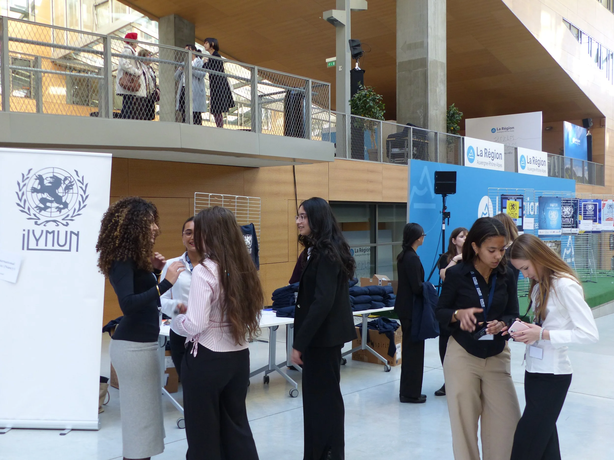 People talking(2).JPG