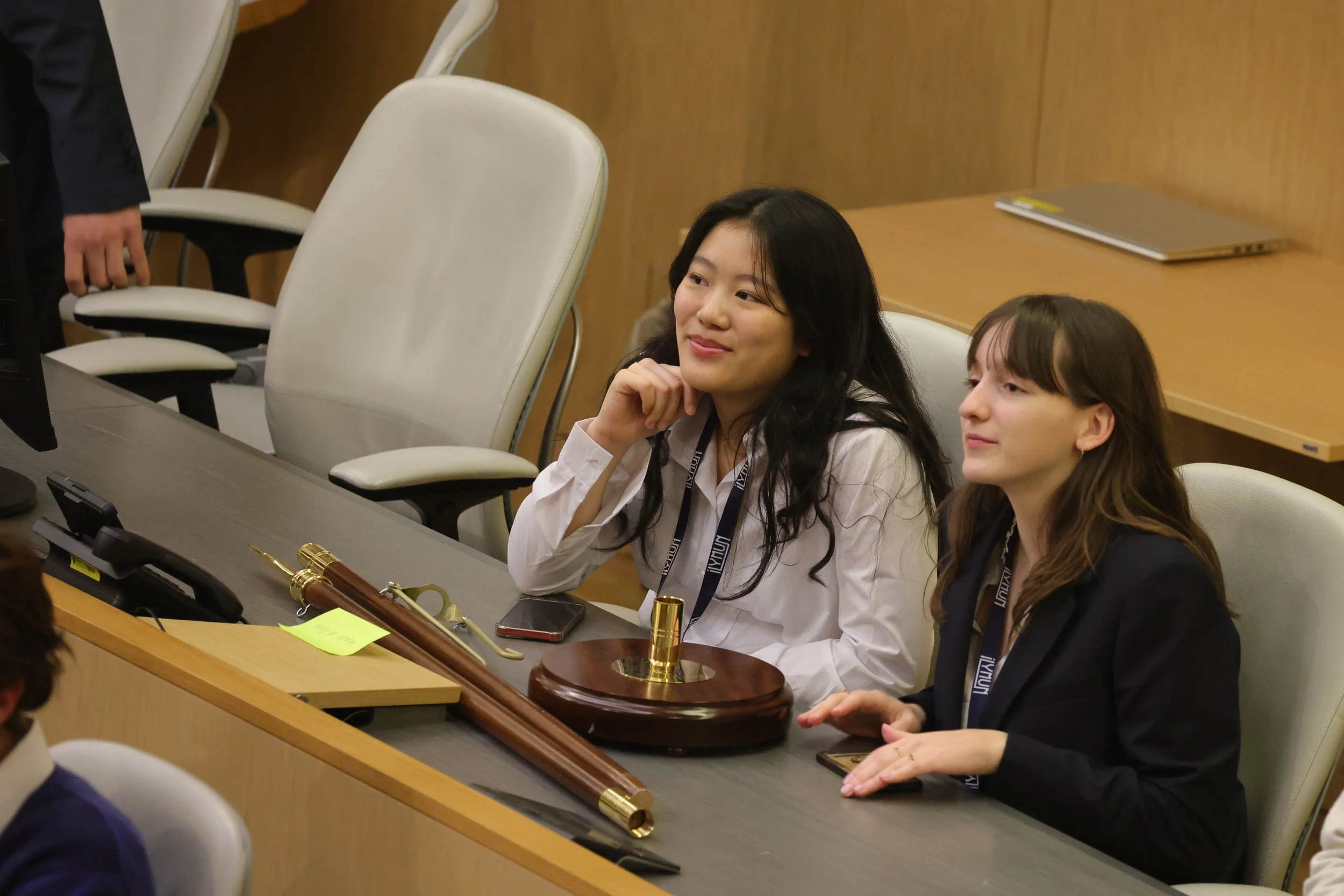 Day3_zoom_Helena and Angèle.JPG