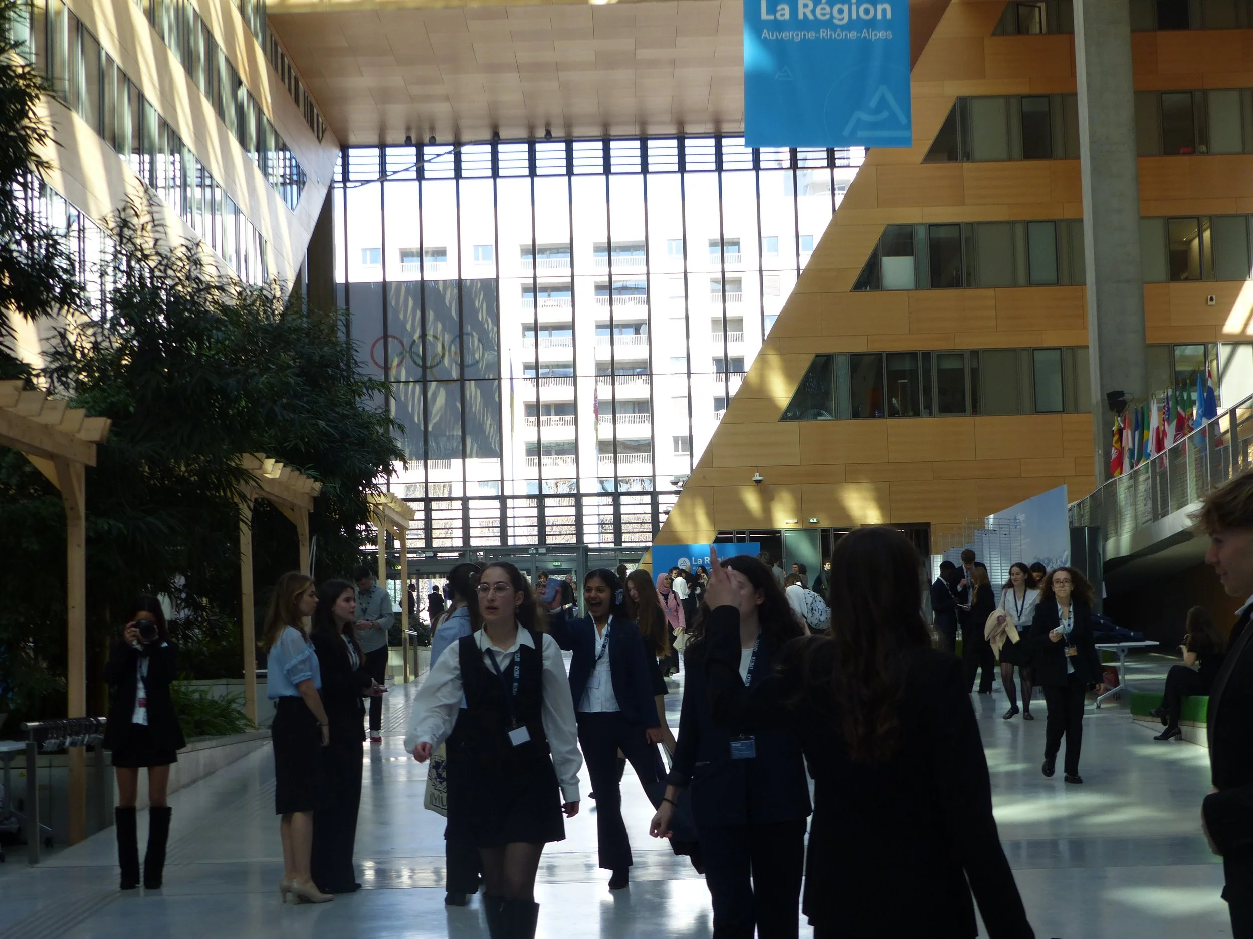 A lot of people walking.JPG