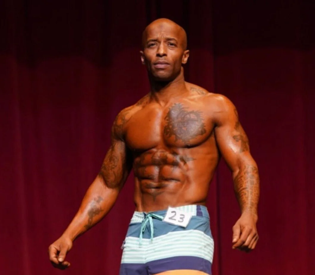 JULIAN BARNES: A Veteran of the US Army, he has over 20 years of experience in Strength Training, Functional Movement, and Body Sculpting. Julian is from New York and has been based in Chicago since November 2017. Julian is a amateur bodybuilder who 