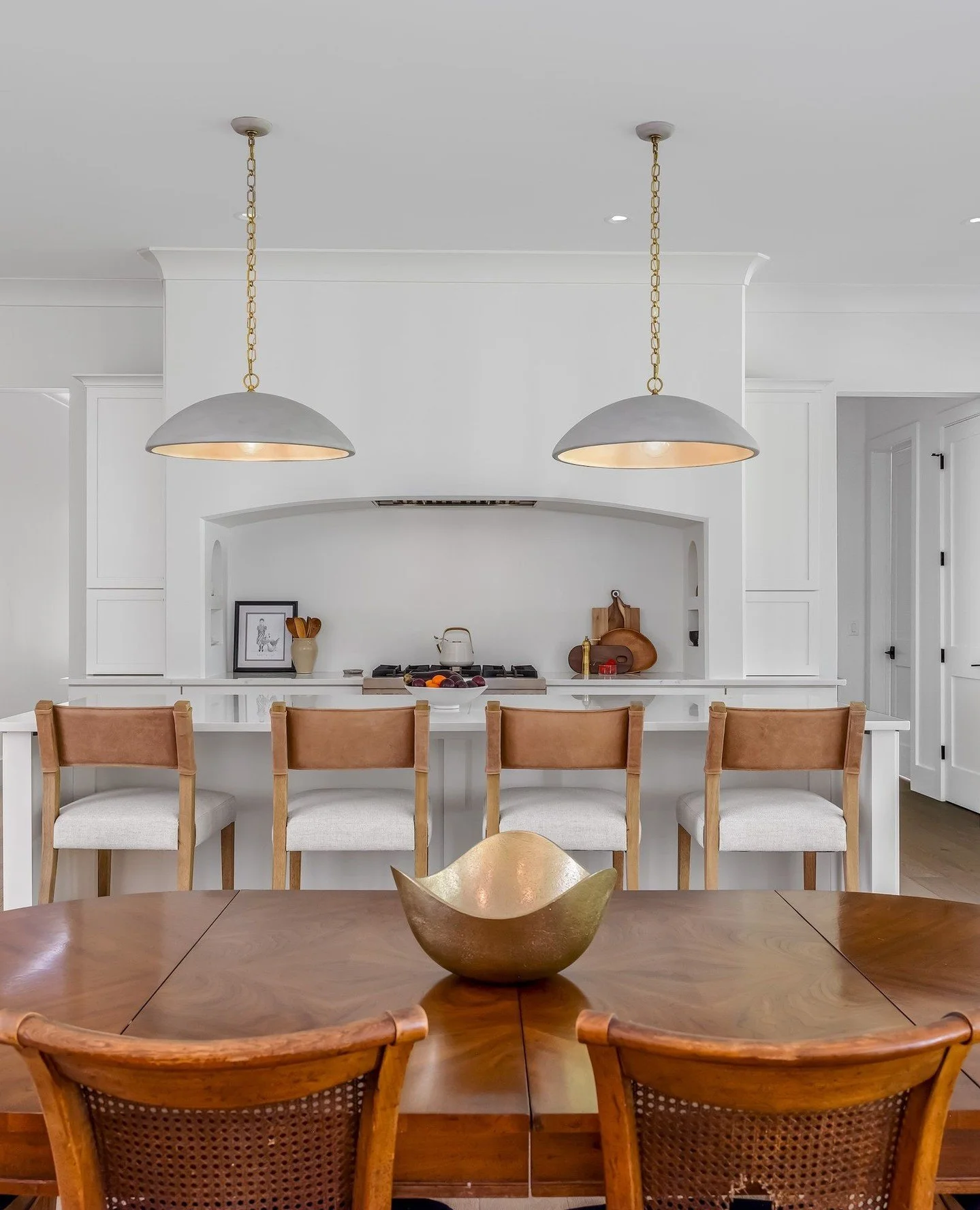 Custom cabinetry, clean design, and a space that works as hard as you do. ⚡️⁠
⁠
Vendors:⁠
Cabinets &amp; hood: @centerpointcabinets⁠
Countertops: @prestigestoneandtile⁠
Appliances: @fergusonhomeofficial⁠
Lighting: @visualcomfort