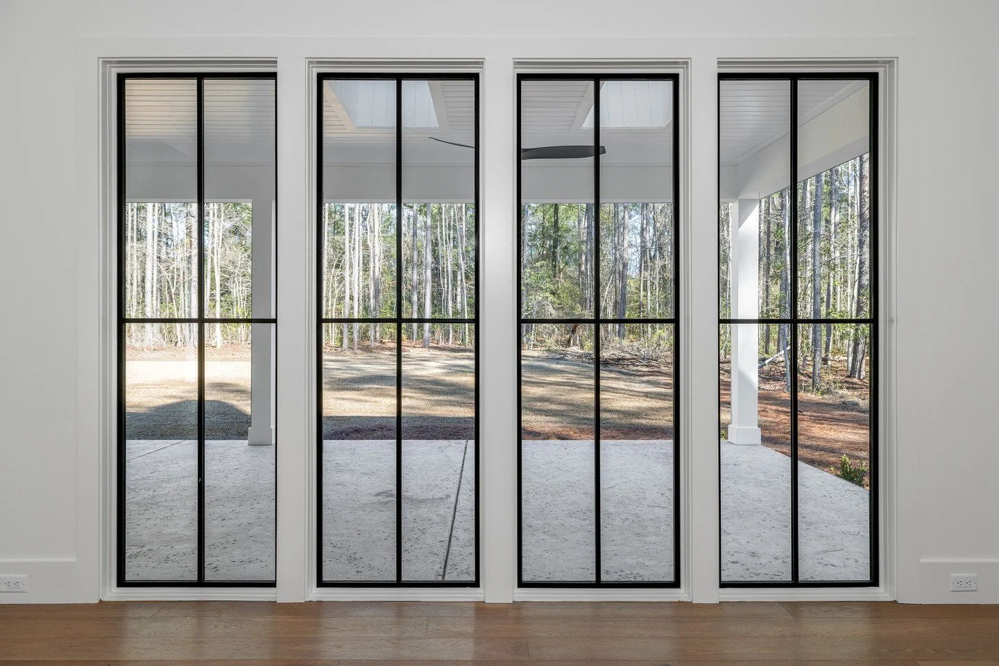A unifying detail: black grid #MarvinBrand windows. ⁠🪟⁠🪟⁠🪟⁠🪟⁠
⁠
Which is your favorite application? Natural light to the kitchen sink or floor-to-ceiling panels?⁠
