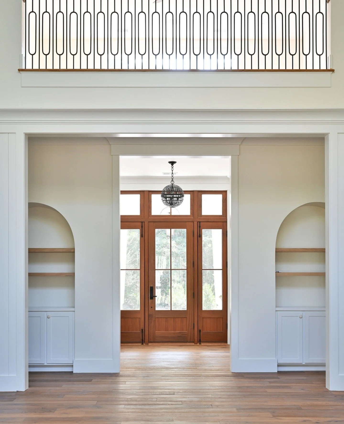 At Bellwether, design isn&rsquo;t a phase - it&rsquo;s the foundation.⁠
⁠
Vendors:⁠
Mahogany Front Door: @coastalsashanddoor⁠
Lighting: Mill Small Globe Lantern @visualcomfort ⁠
Floors: @coastalfloorllc ⁠
Railings: @buildfcbs⁠