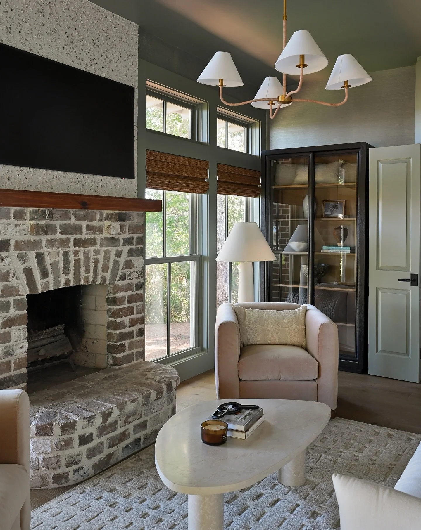 Cold Lowcountry days call for cozy time spent in the Keeping Room. 📸 by @photographybyannegallery