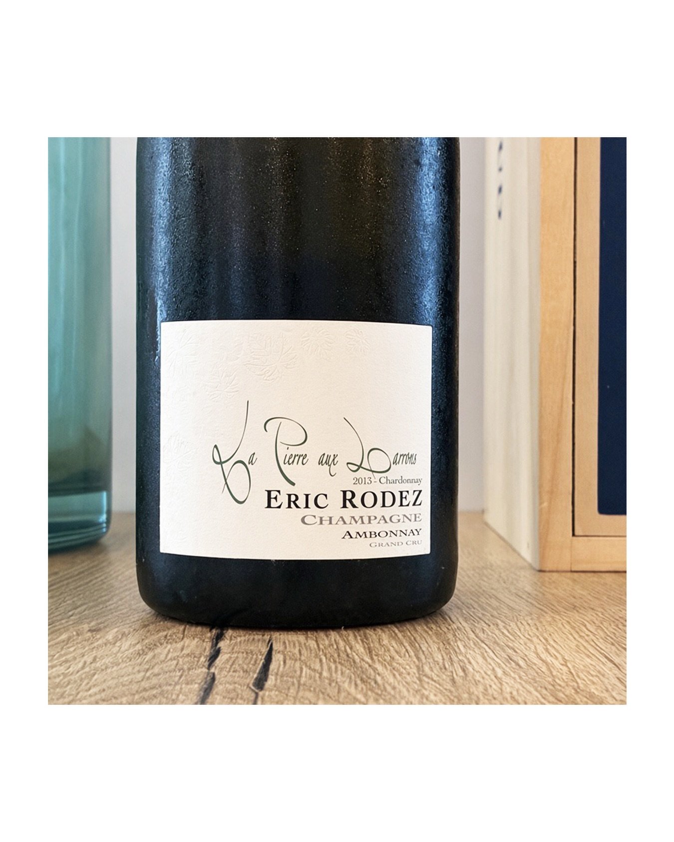 &Agrave; l&rsquo;auberge nous proposons beaucoup (&eacute;norm&eacute;ment) de vins &agrave; prix doux et abordables mais pas seulement&hellip; notre Livre de Cave regorge de tr&eacute;sors rares et de Grands Crus d&rsquo;exception.

🍾 La Pierre aux