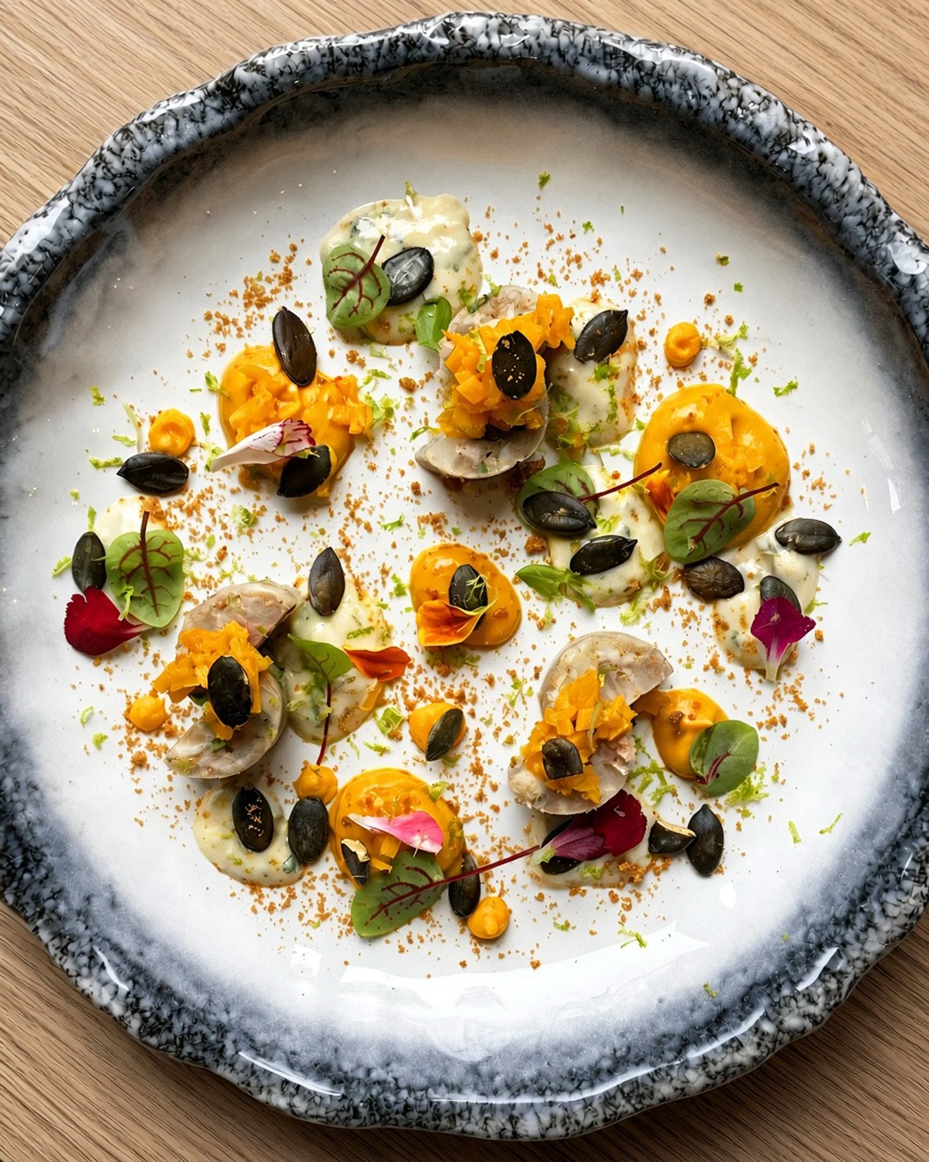 Ballotine de pied de cochon &amp; condiments de courge, sauce gribiche.

𝐋&rsquo;𝐀𝐮𝐛𝐞𝐫𝐠𝐞 𝐝𝐮 𝐂𝐫𝐨𝐢𝐬𝐬𝐚𝐧𝐭
𝟧𝟤 𝗊𝗎𝖺𝗂 𝖽𝖾 𝗅𝖺 𝖫𝗈𝗂𝗋𝖾, 𝖱𝗈𝖼𝗁𝖾𝖼𝗈𝗋𝖻𝗈𝗇, 𝟥𝟩𝟤𝟣𝟢 𝖥𝗋𝖺𝗇𝖼𝖾
𝘙&eacute;𝘴𝘦𝘳𝘷𝘢𝘵𝘪𝘰𝘯𝘴 𝘢𝘶 𝟢𝟤 𝟦𝟩