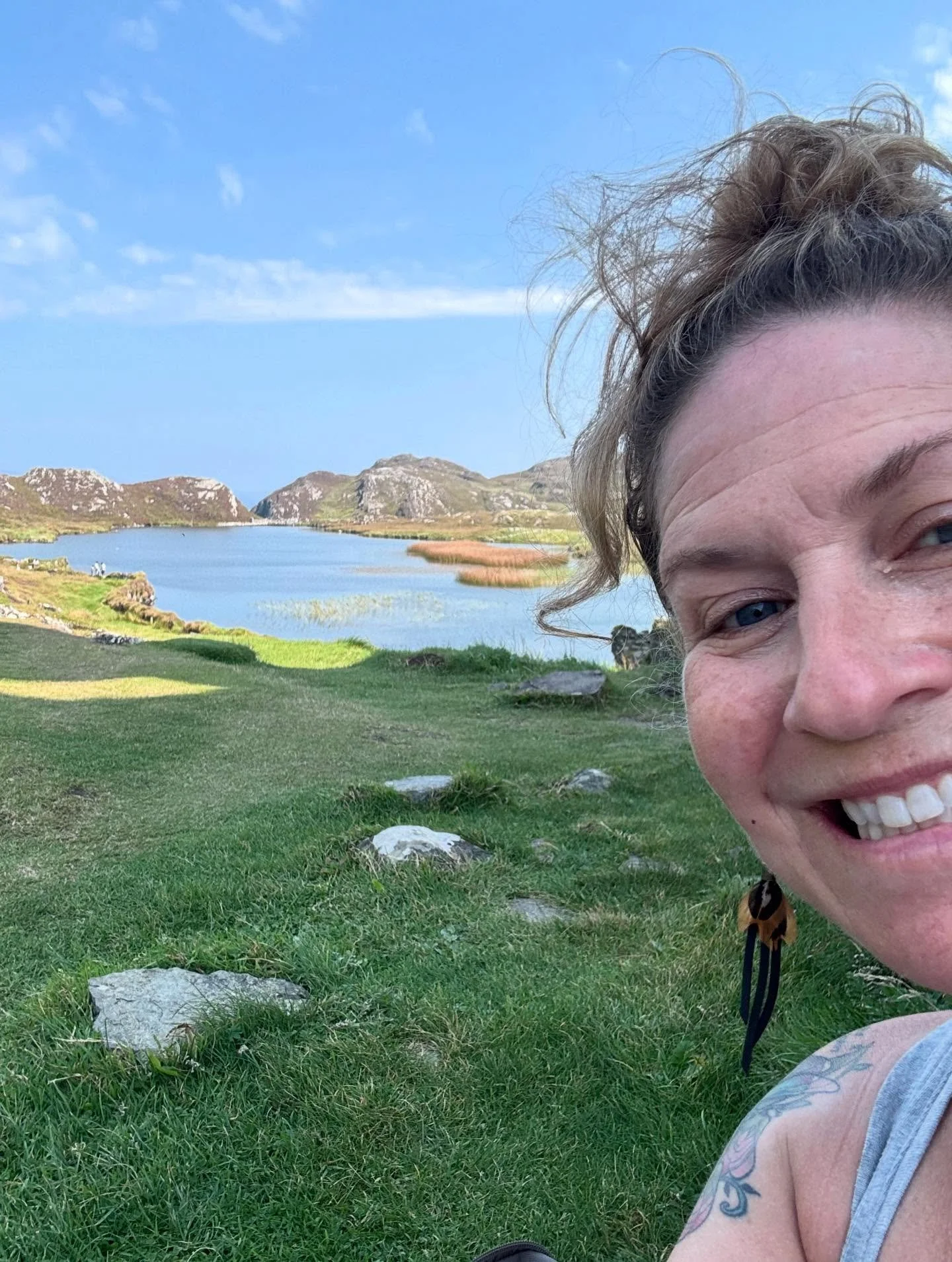 A blast of pics from our week with @conal_o_grada in sunny Ireland!! We sketched and toured and laughed and played.  Come on along with us next year!! August 9-15, 2026!!

#ireland #artworkshop #sketchtour #traveljournal #watercolorworkshop #amybogar