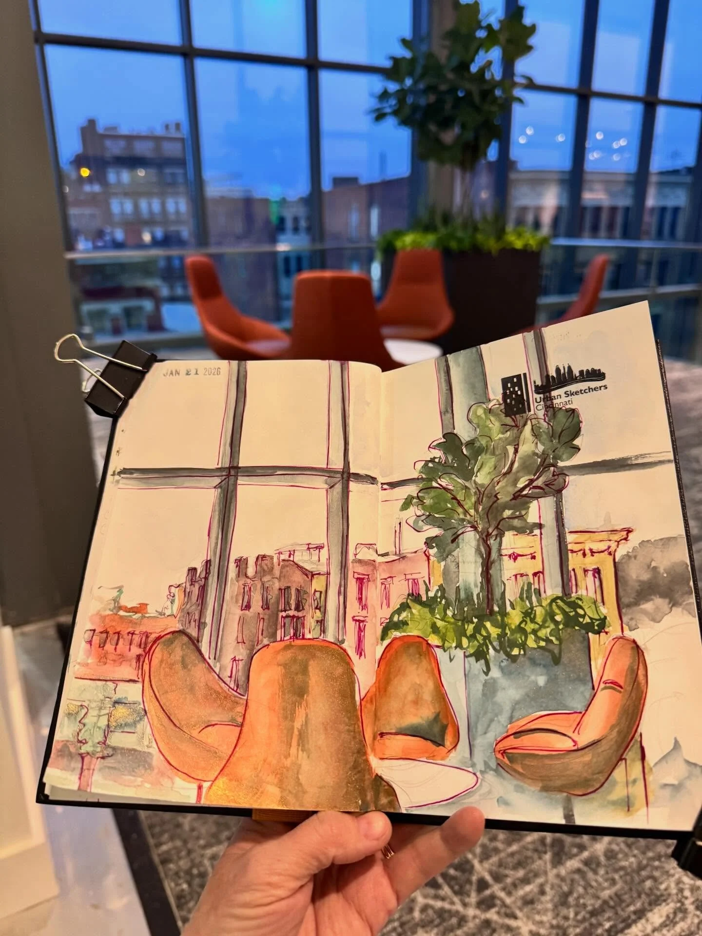 A lovely late January afternoon with my fellow sketchers from the @cincyurbansketchers at the newly refurbished Cincinnati Convention Center. Fun to spend some time with some cool local brand representatives and to meet so many sketchers new to our g