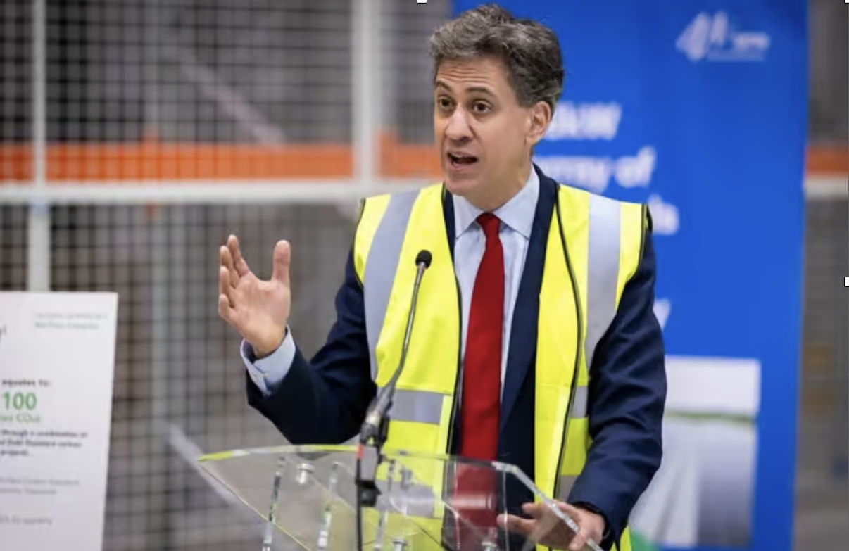 Miliband pledges ‘thousands’ of clean energy jobs
