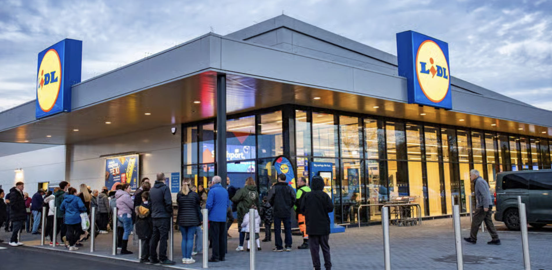 Lidl planning to be first UK supermarket to sell ‘plug‑and‑play’ solar panels