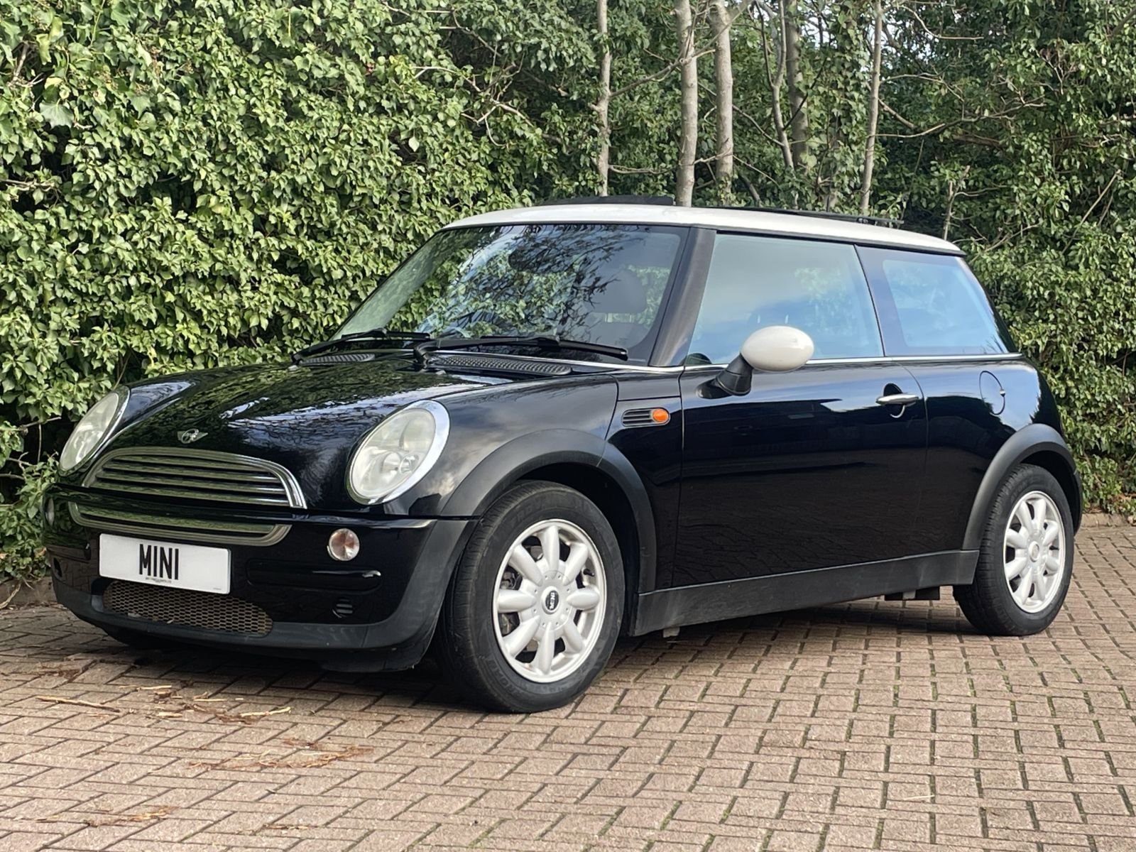 MW04 Astro Black Automatic Cooper 16.jpg