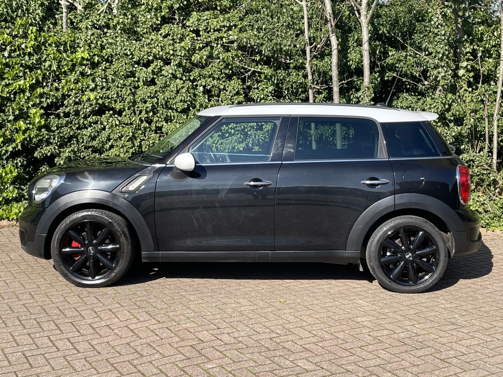 GU61 Absolute Black Metallic Countryman Cooper S Manual 18.jpg