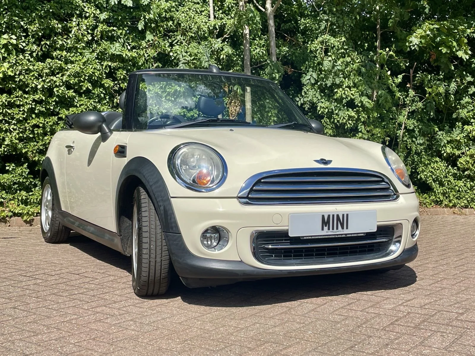 LD60 Pepper White Automatic One Convertible 17.jpg