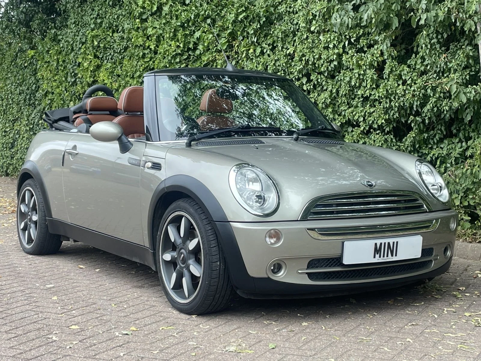 NA57 Sparkling Silver Cooper Sidewalk Automatic 1.jpg