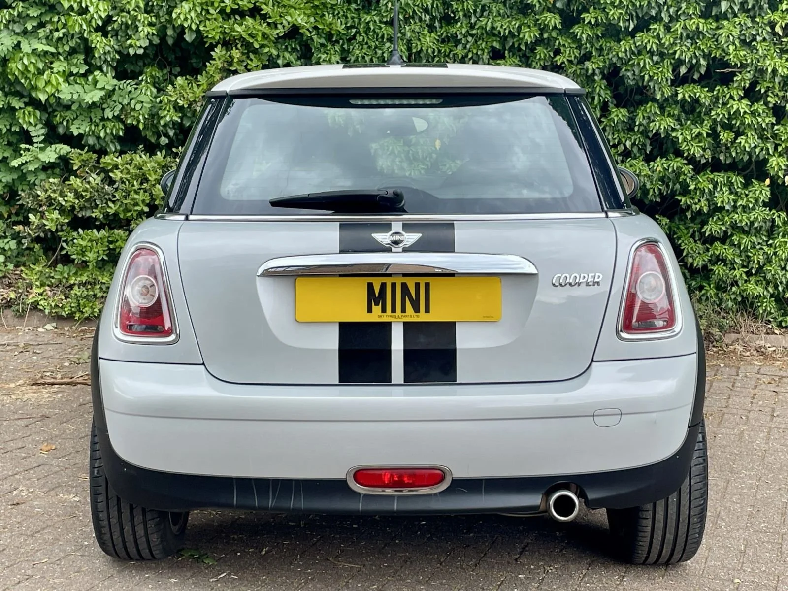MT59 White Silver Camden Cooper Manual 12.jpg