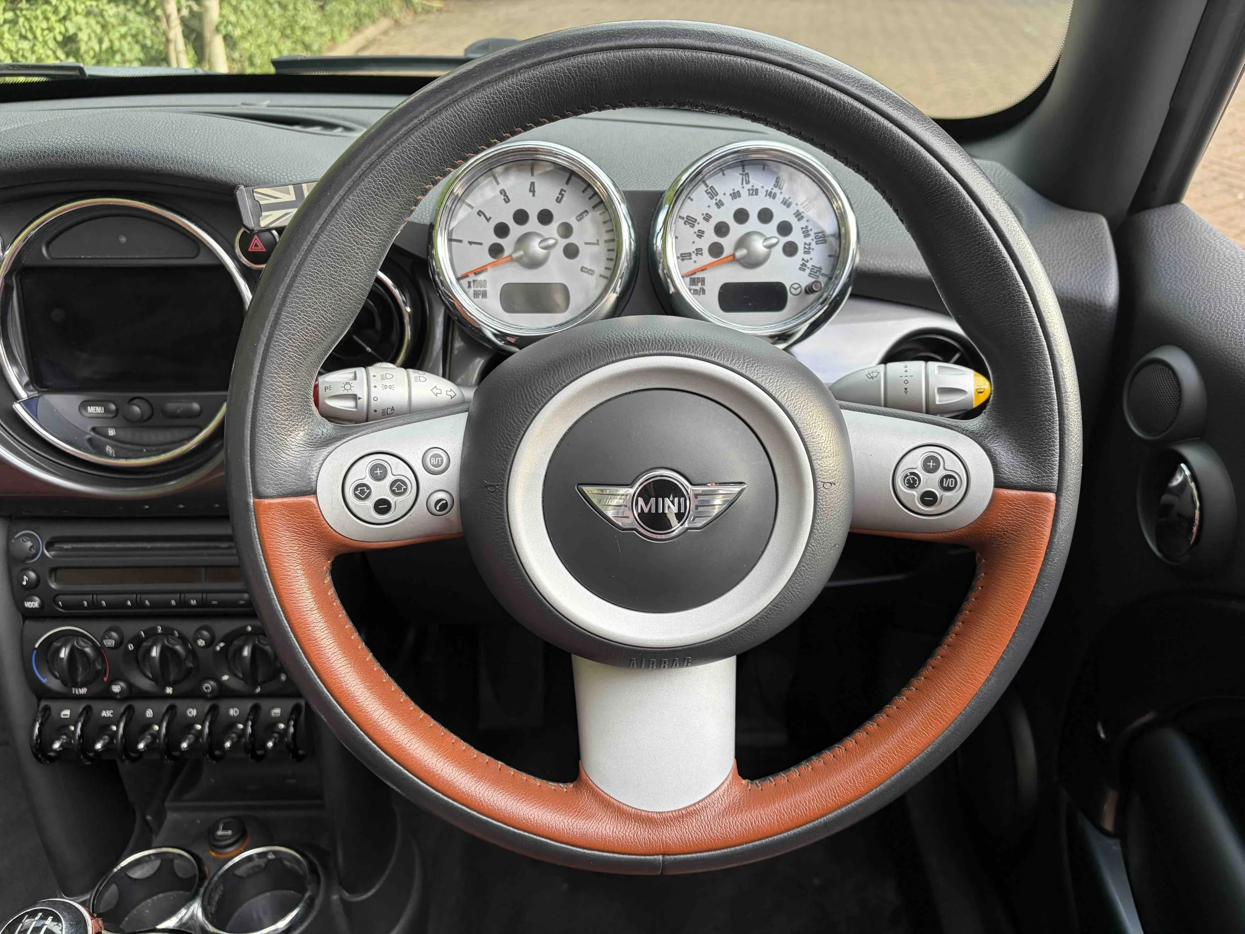 GJ08 JVU White Silver Sidewalk 6.jpeg