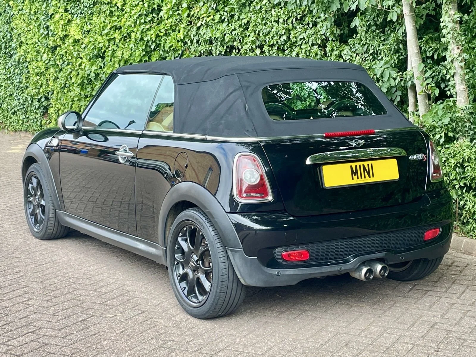 YG09 Black Cooper S Convertible Manual 18.jpg