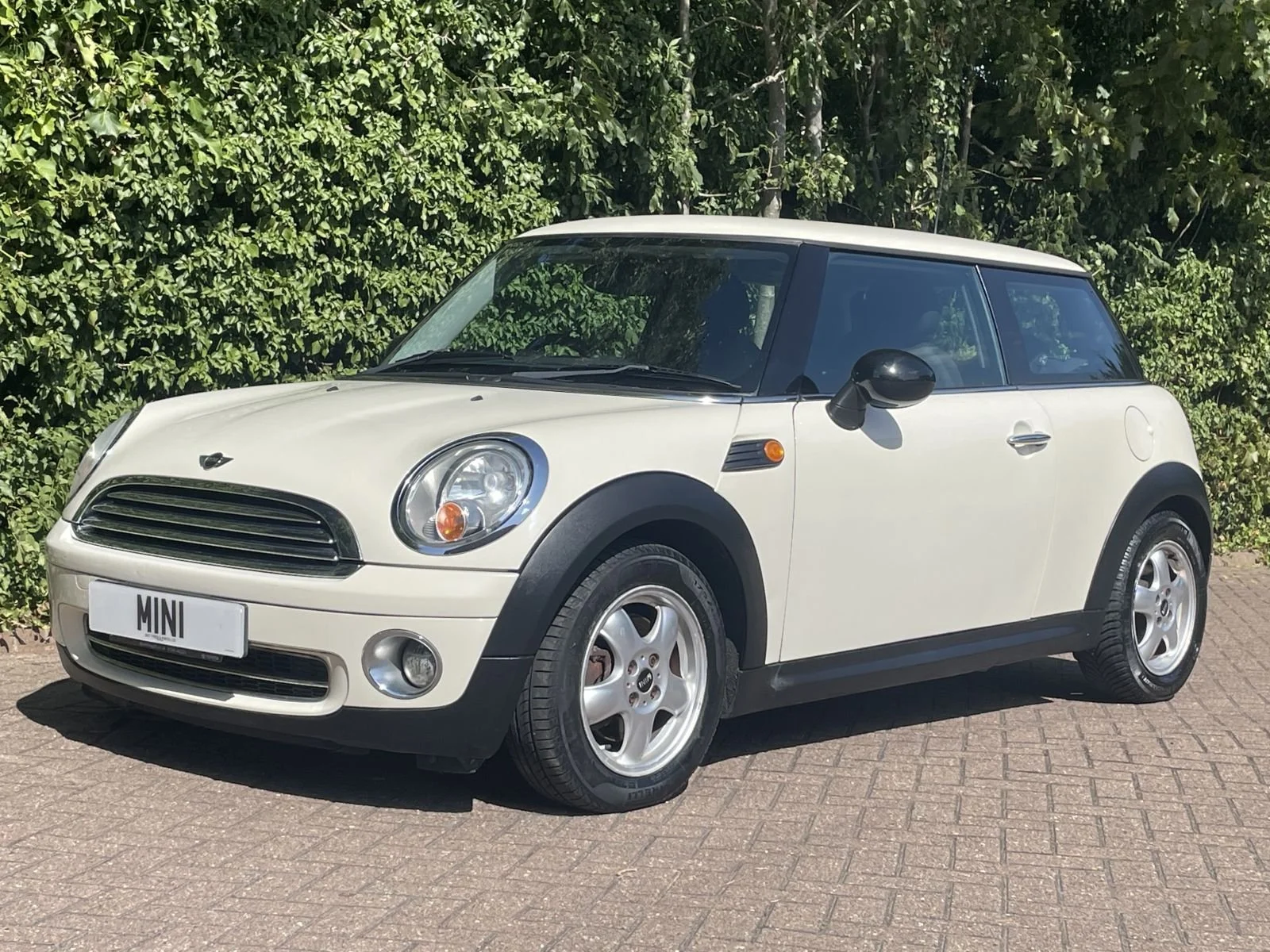 GJ57 Pepper White Automatic One 16.jpg