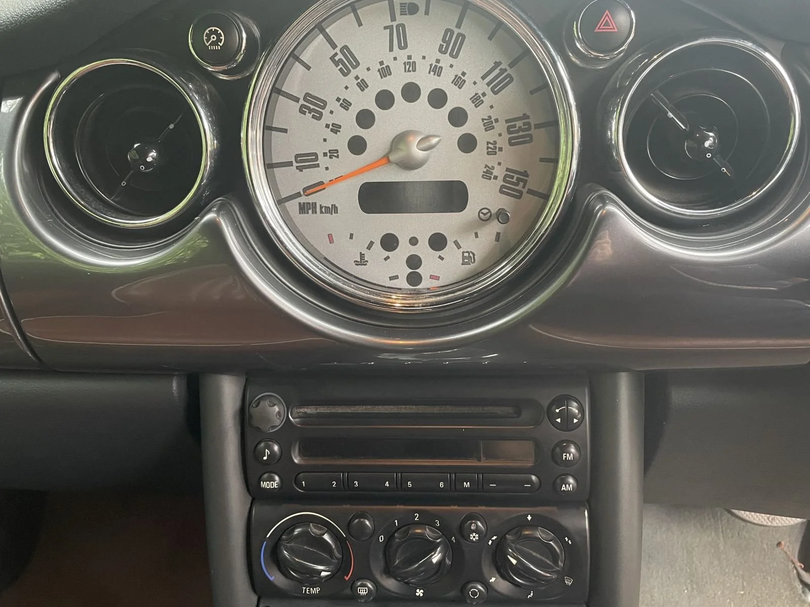 SM57 EWZ Green Auto Sidewalk 4.JPG