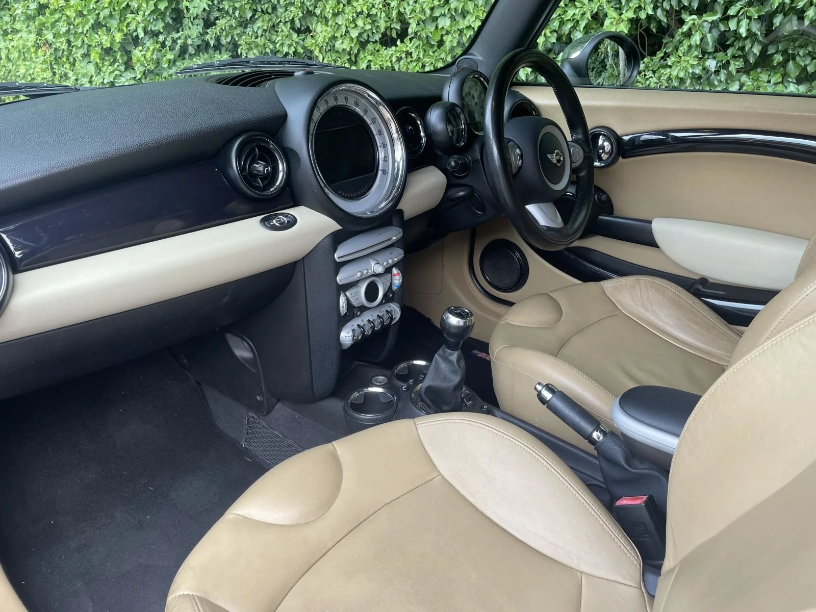 YG09 Black Cooper S Convertible Manual 12.JPG