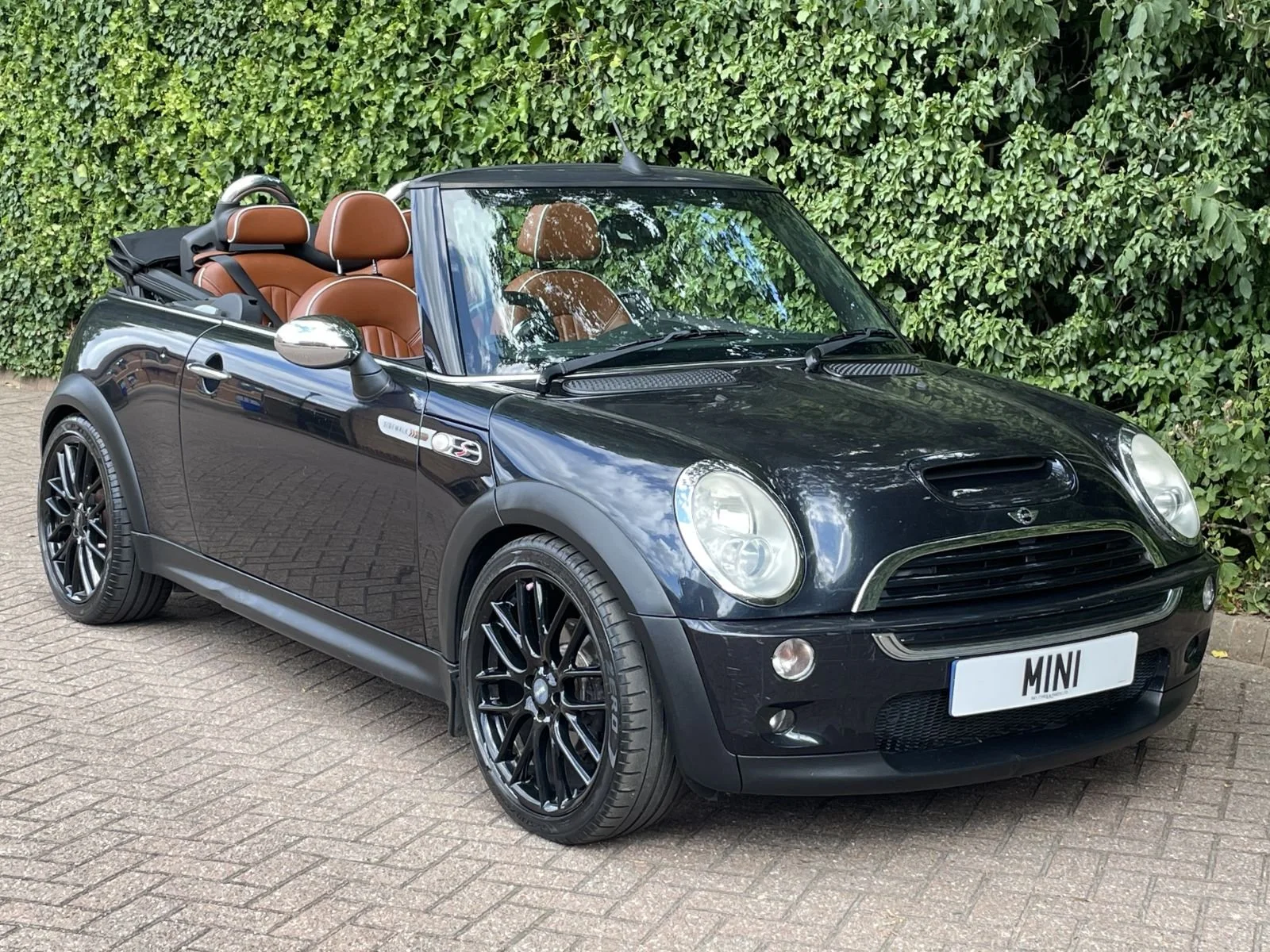 LR57 Astro Black Cooper S Sidewalk Automatic 2.jpg