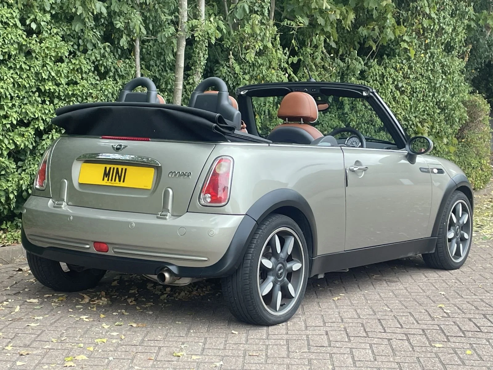 NA57 Sparkling Silver Cooper Sidewalk Automatic 4.jpg