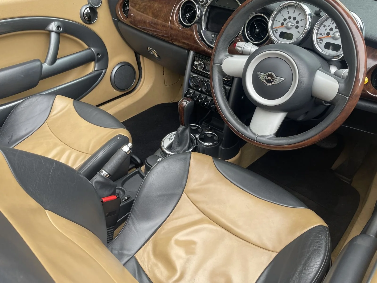 LB05 British Racing Green Automatic Convertible 3.JPG