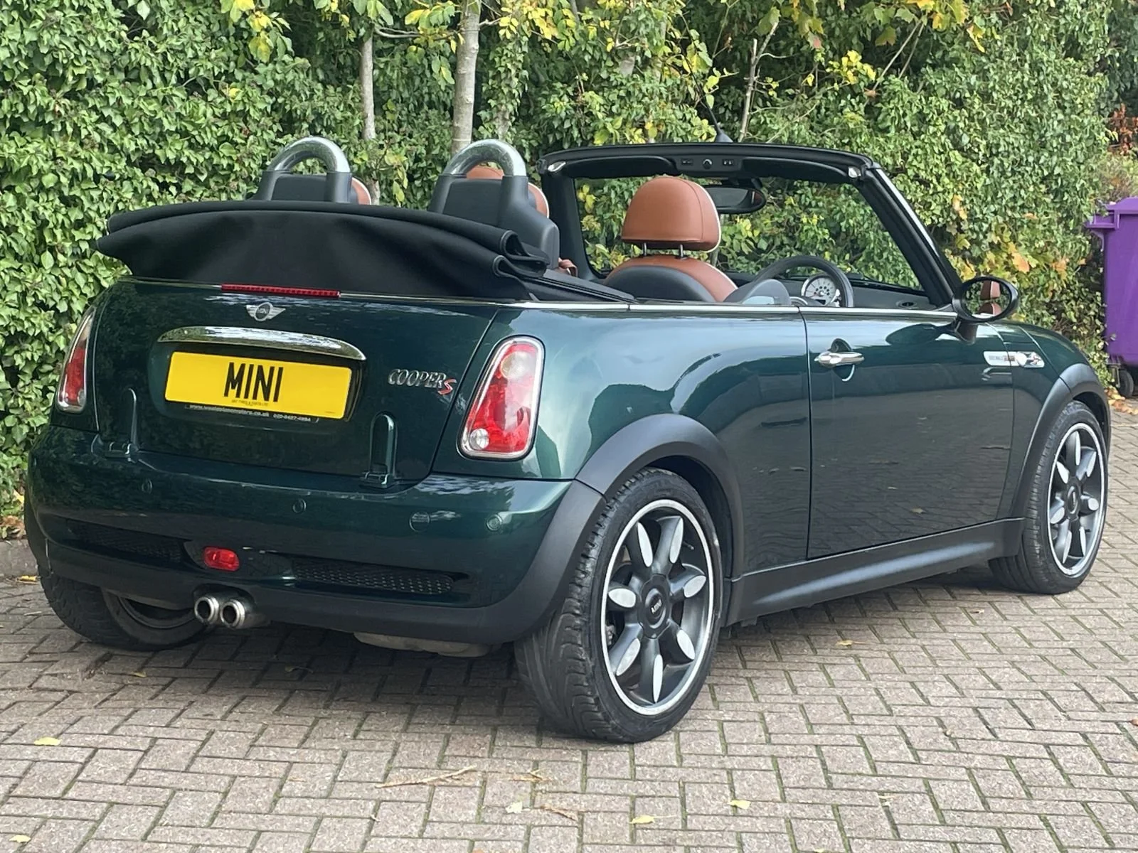 EF07 British Racing Green Sidewalk Cooper S Automatic 4.jpg