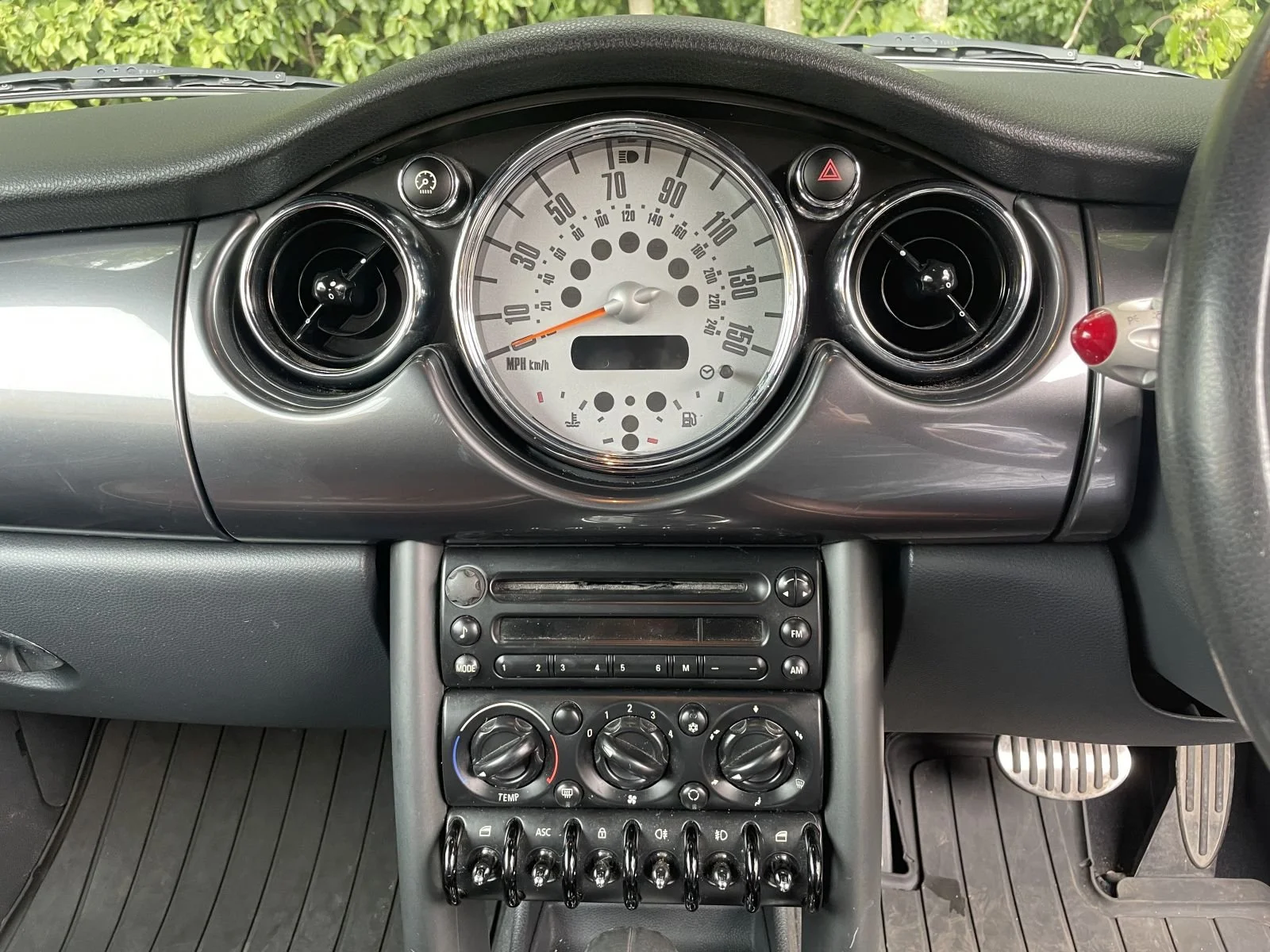 YG57 Astro Black Cooper S Sidewalk 6.JPG