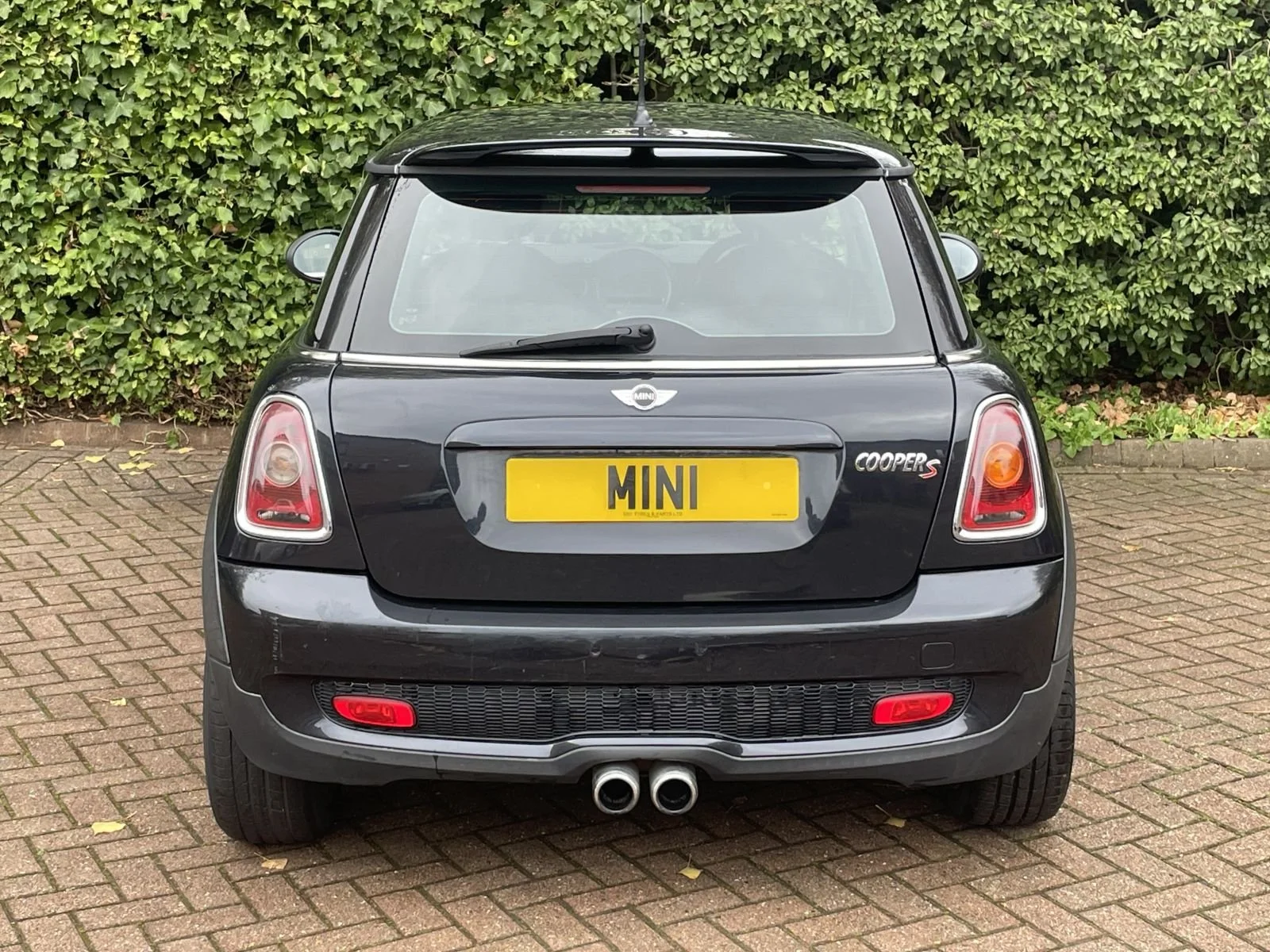 HK07 Astro Black Cooper S Manual 10.jpg