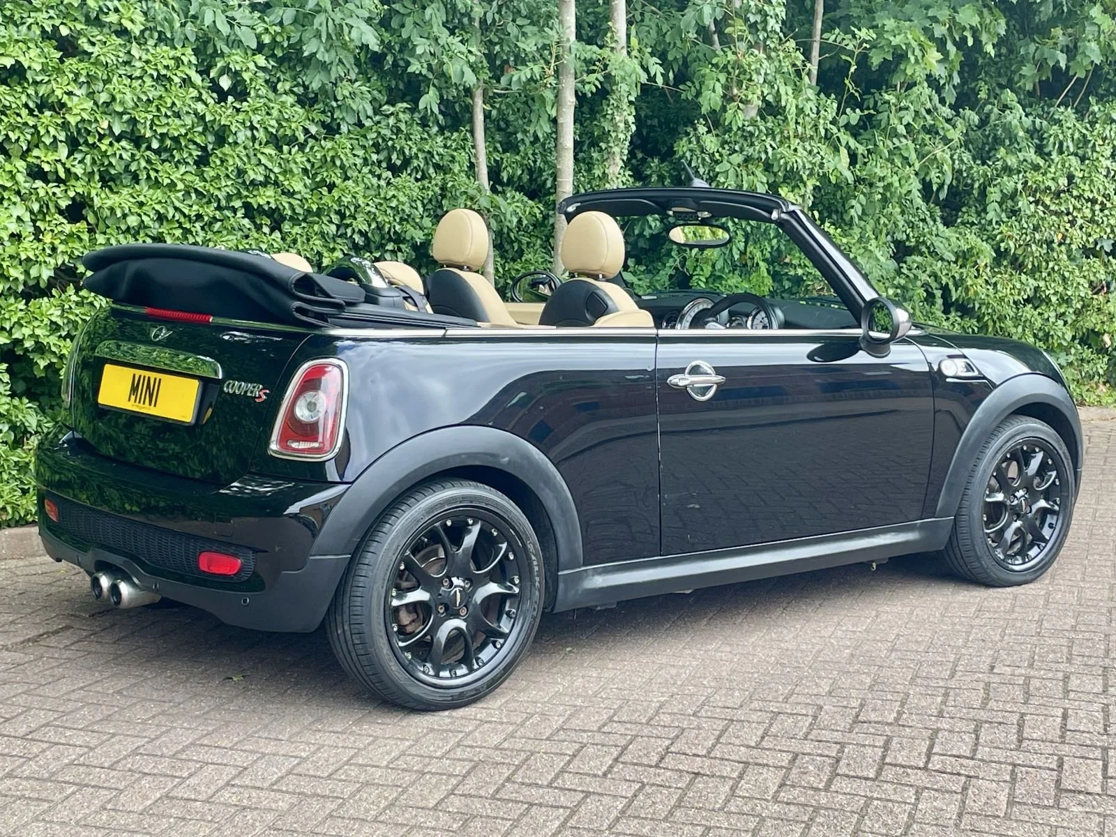 YG09 Black Cooper S Convertible Manual 3.jpg