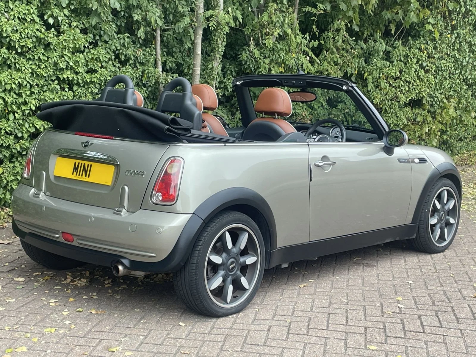 NA57 Sparkling Silver Cooper Sidewalk Automatic 3.jpg