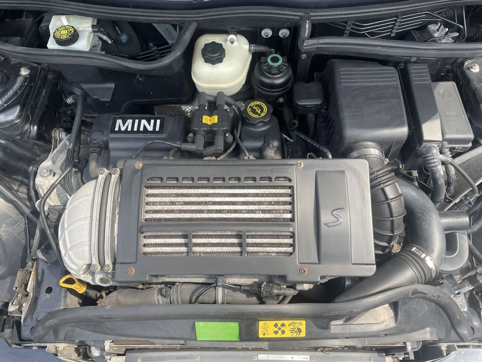 YG57 Astro Black Cooper S Sidewalk 13.jpg