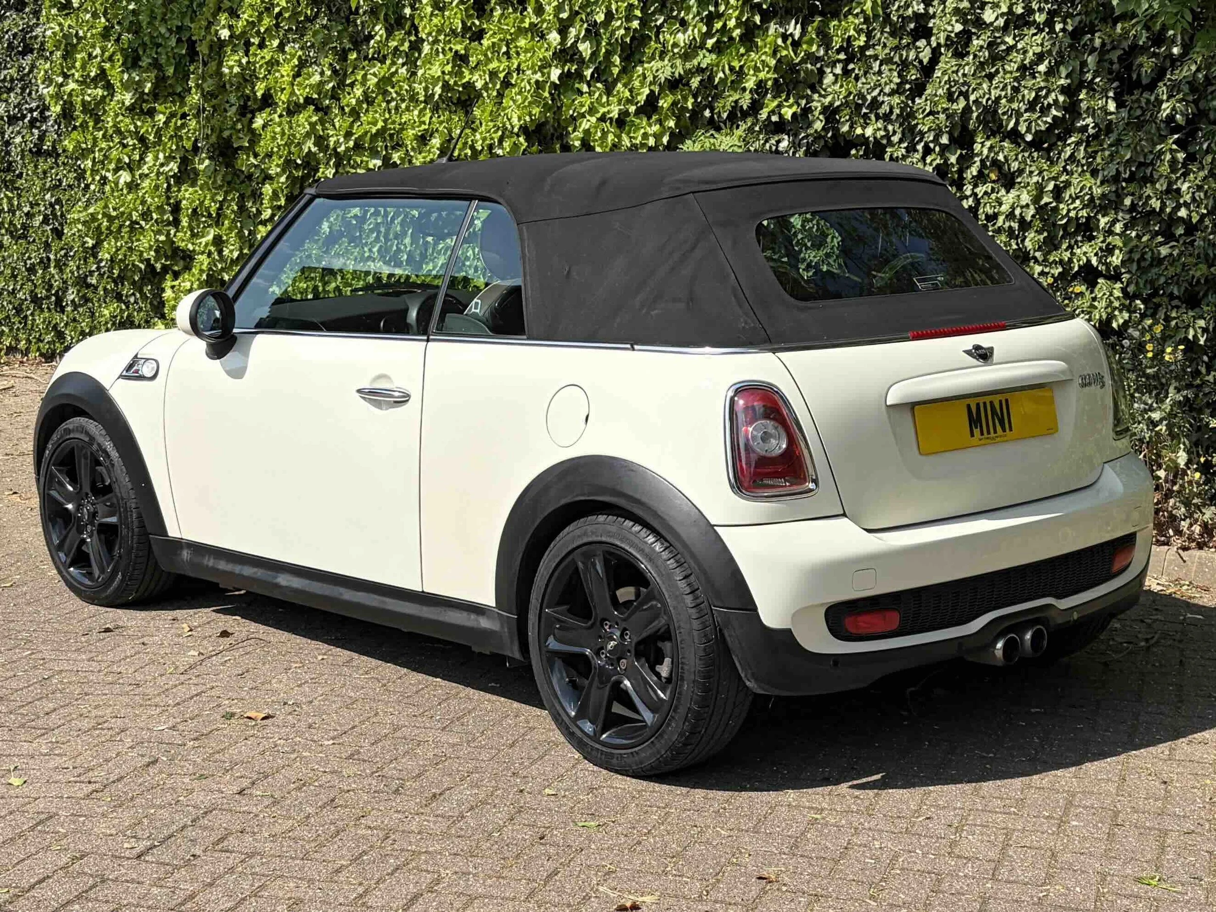 GX10 XCT White Gen 2 Cooper S Con-V 4.jpeg