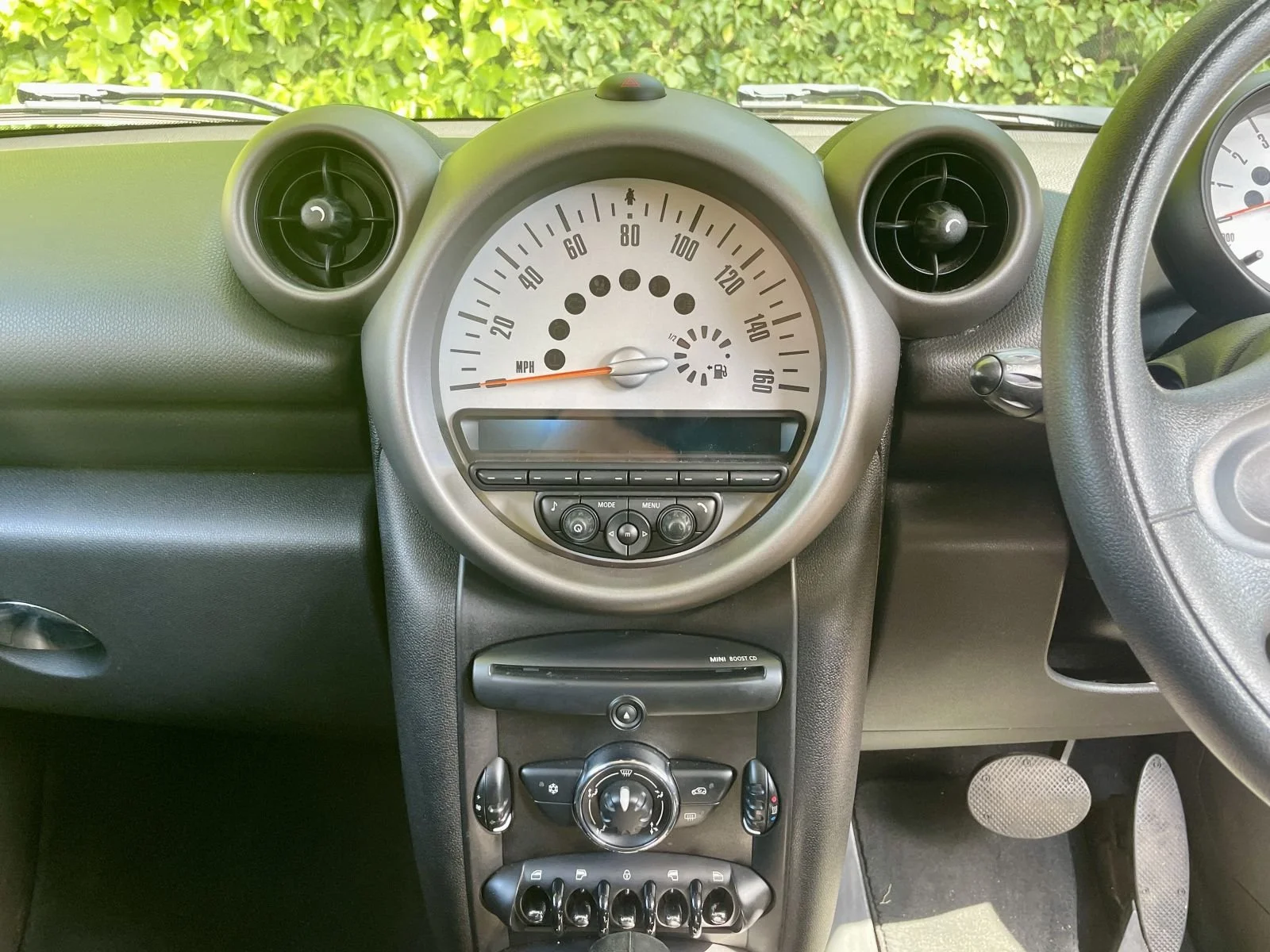 LN12 Light White Cooper Countryman Automatic 7.jpg