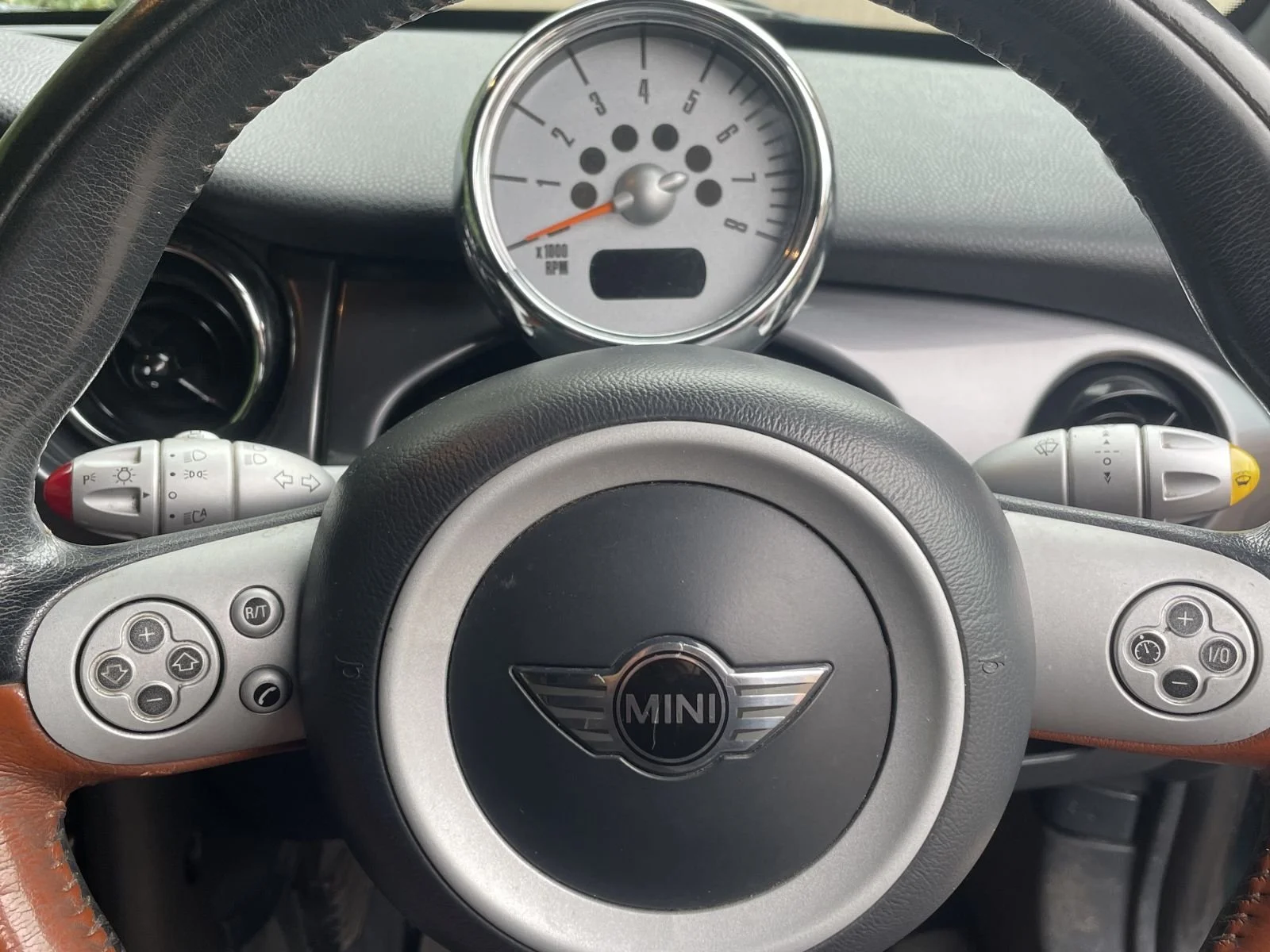 SM57 EWZ Green Auto Sidewalk 5.JPG