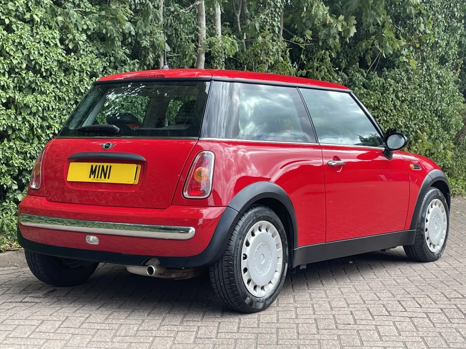 EX02 Red One Automatic 4.jpg