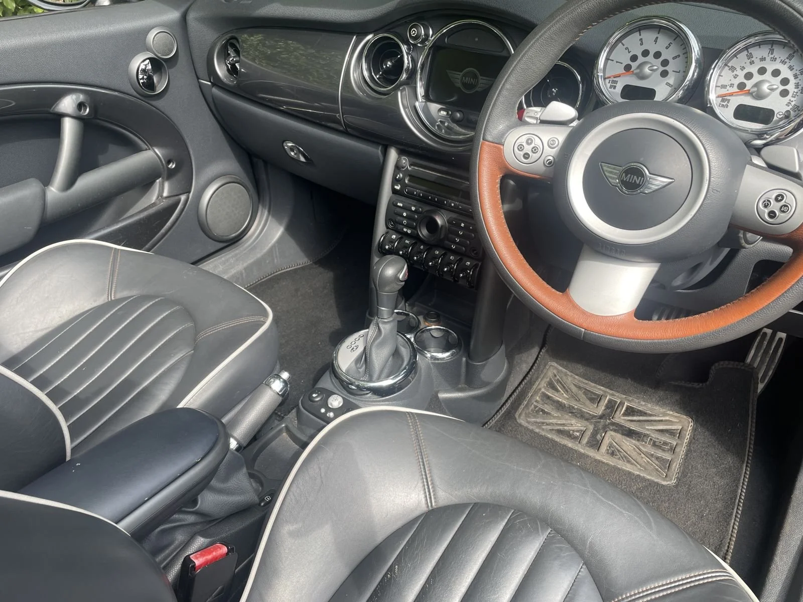 HV08 Black Cooper S Sidewalk Automatic 5.jpg