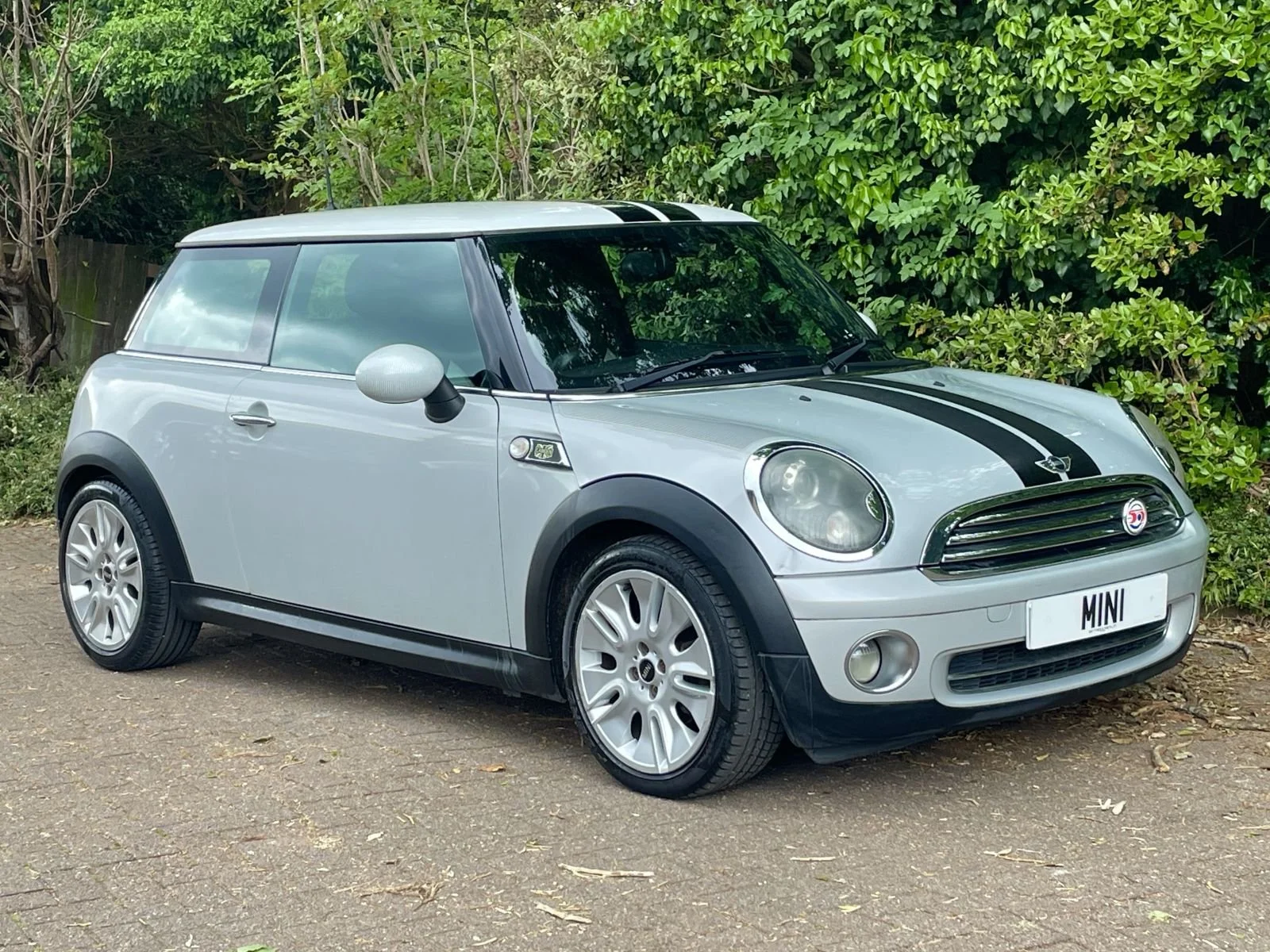 MT59 White Silver Camden Cooper Manual 2.jpg