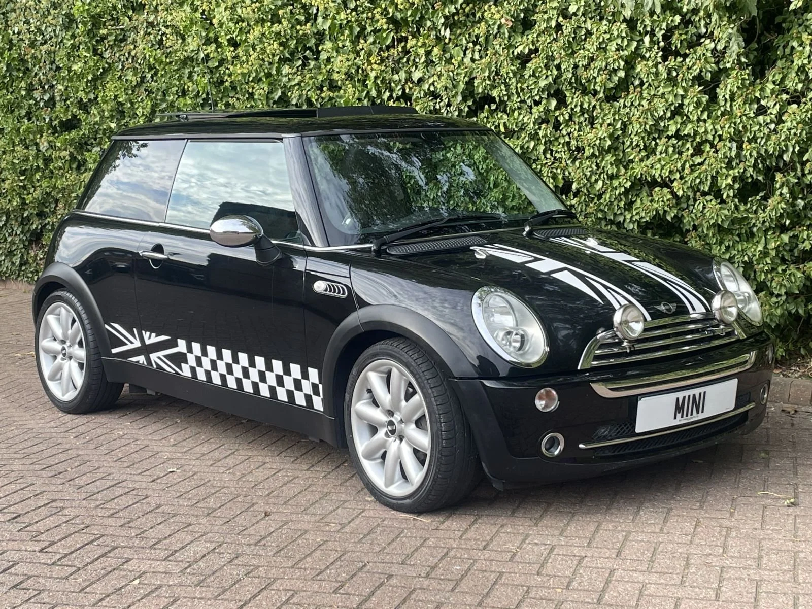 LN54 Astro Black Cooper Automatic Sunroof 2.jpg