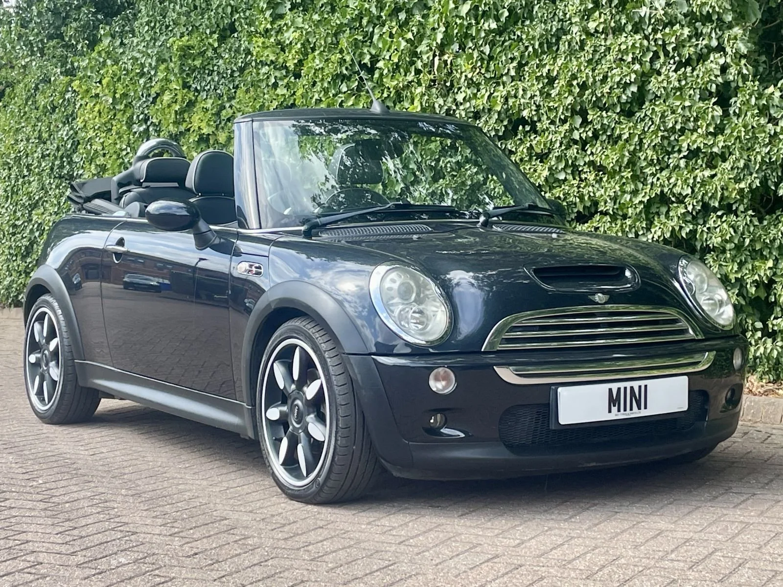 Mini Cooper S Sidewalk