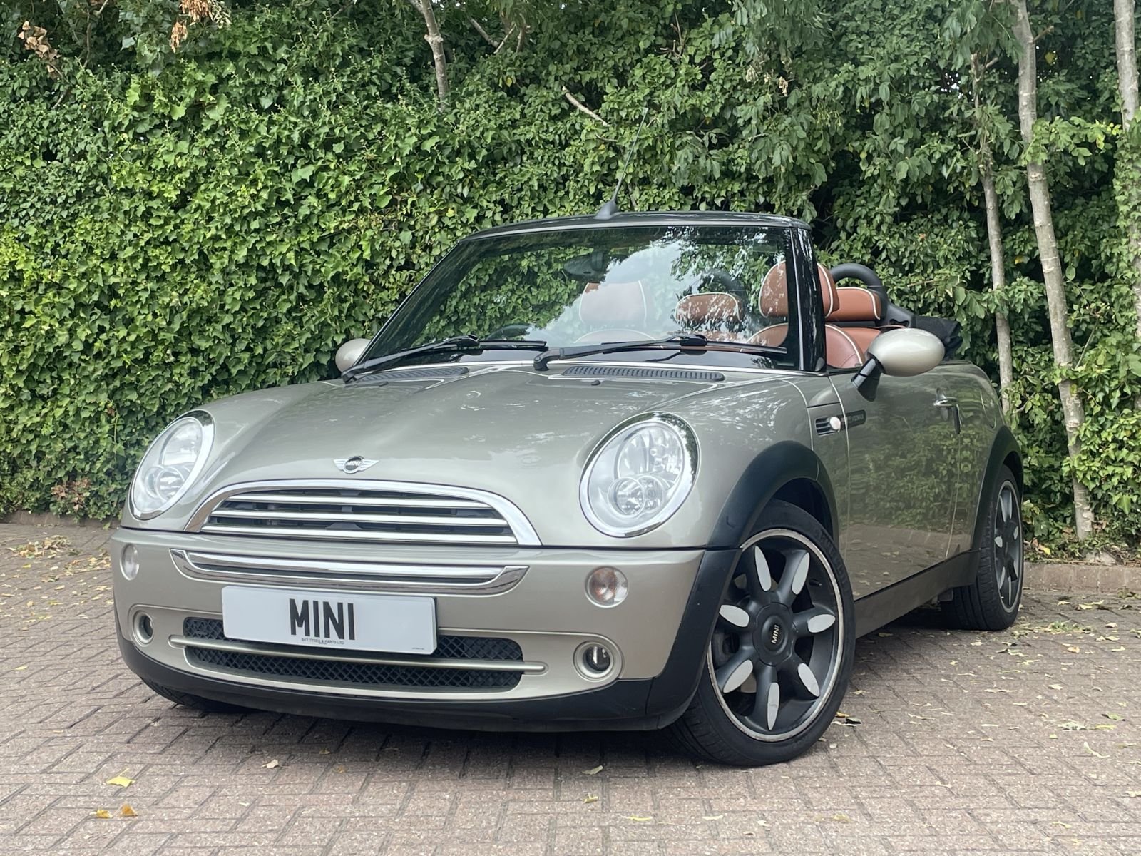 NA57 Sparkling Silver Cooper Sidewalk Automatic 21.jpg