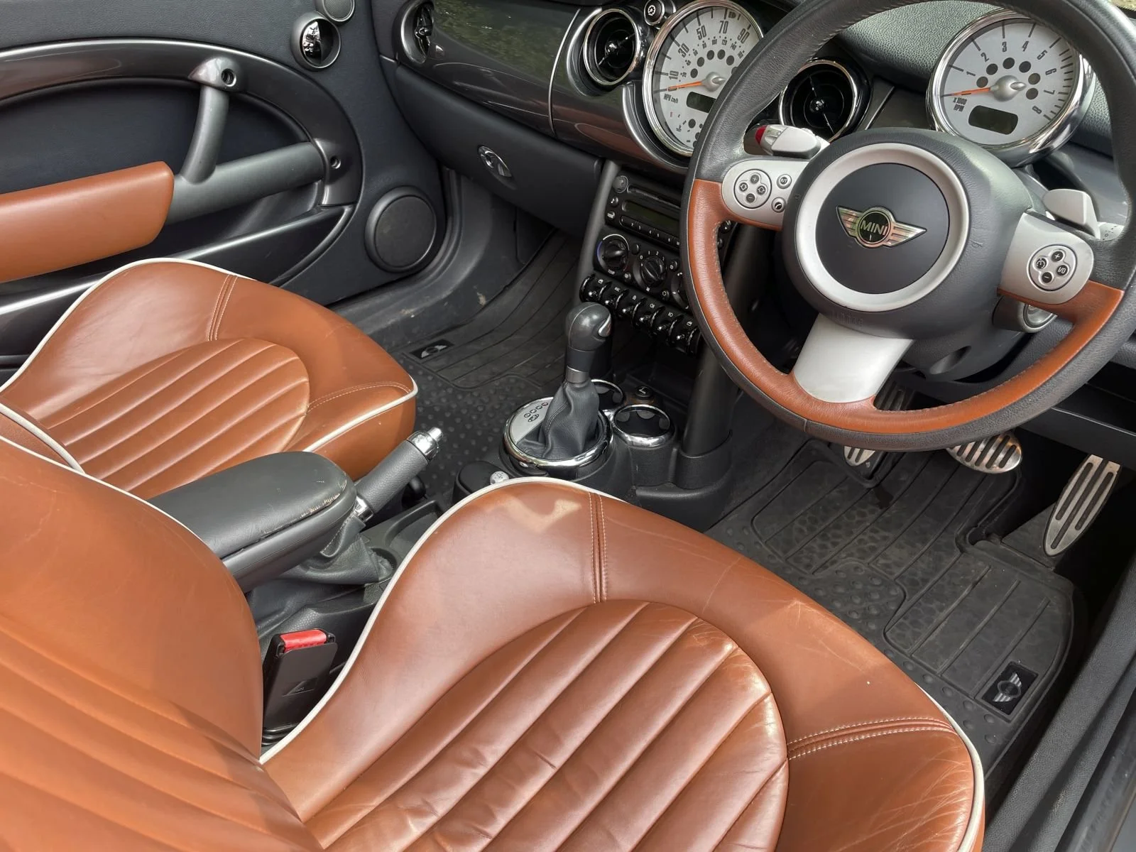 YG57 Astro Black Cooper S Sidewalk 5.JPG