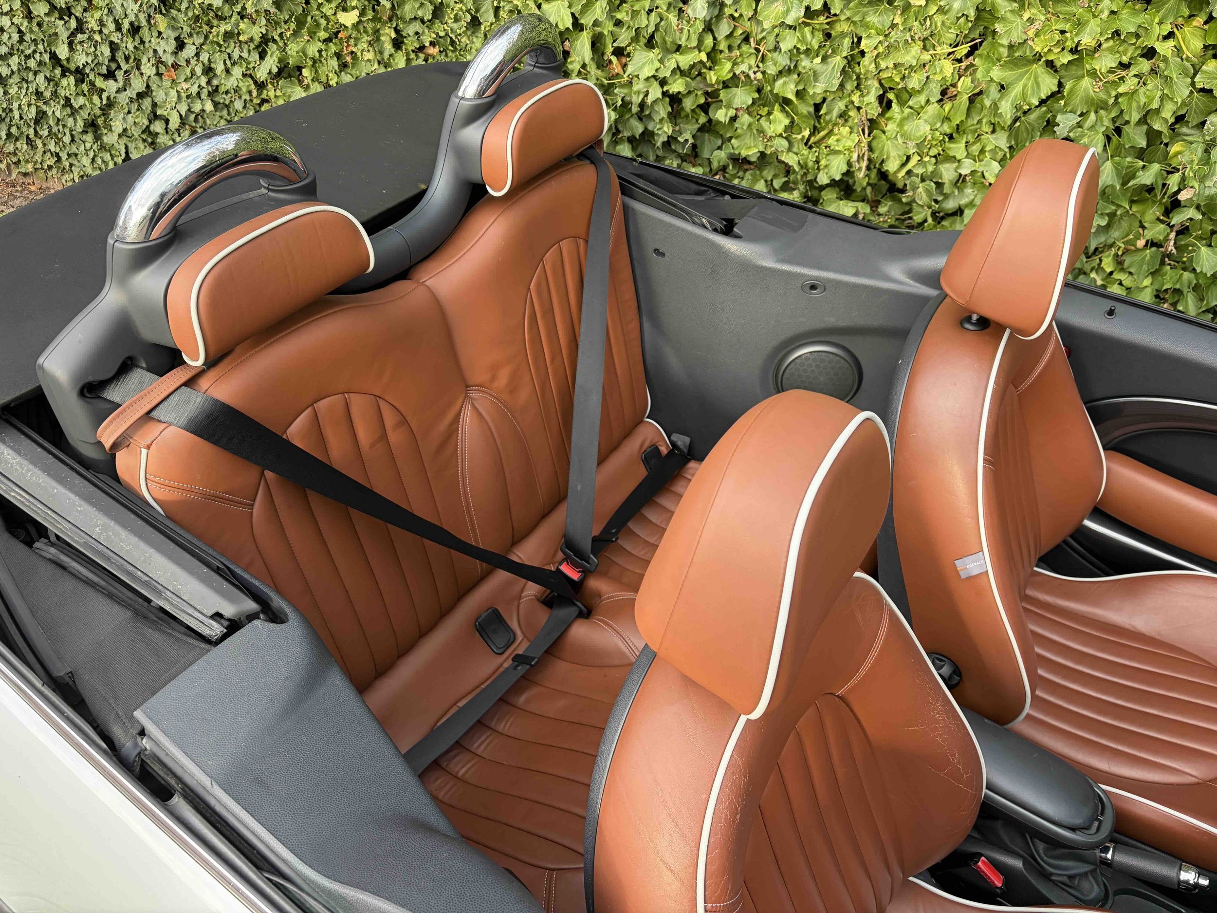 GJ08 JVU White Silver Sidewalk 4.jpeg