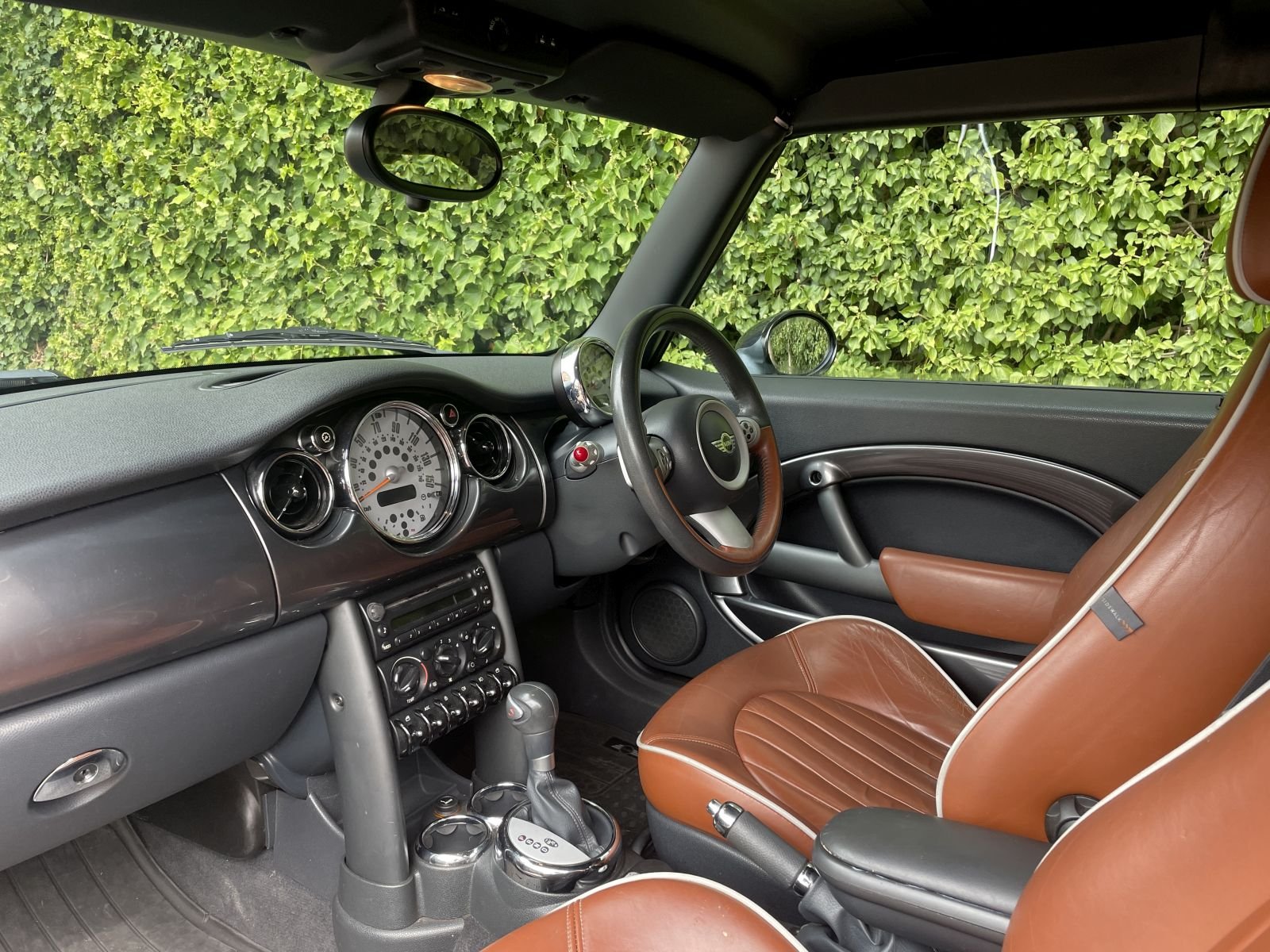 YG57 Astro Black Cooper S Sidewalk 12.JPG