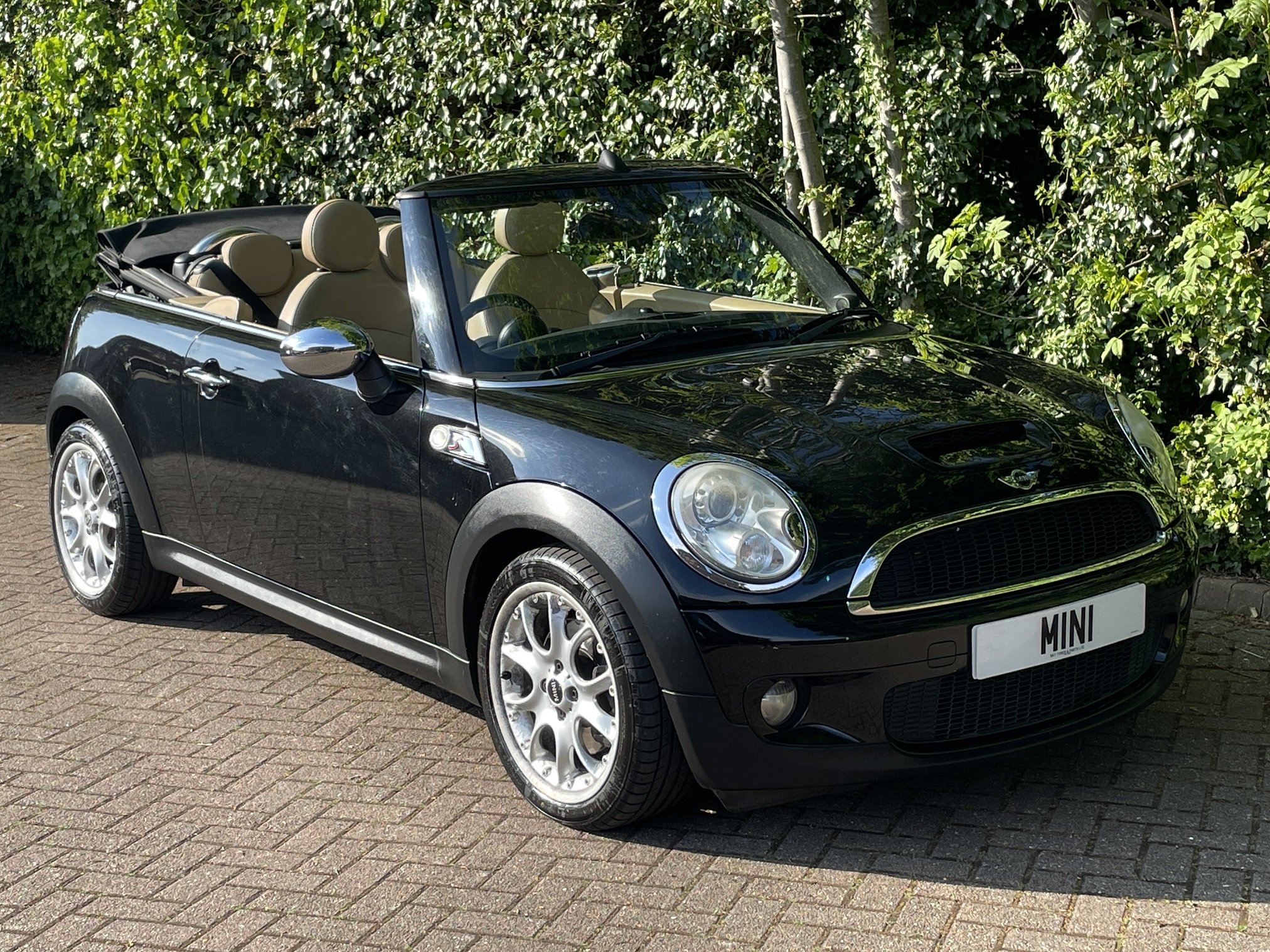 HJ09 Cooper S Convertible Manual 1.JPG
